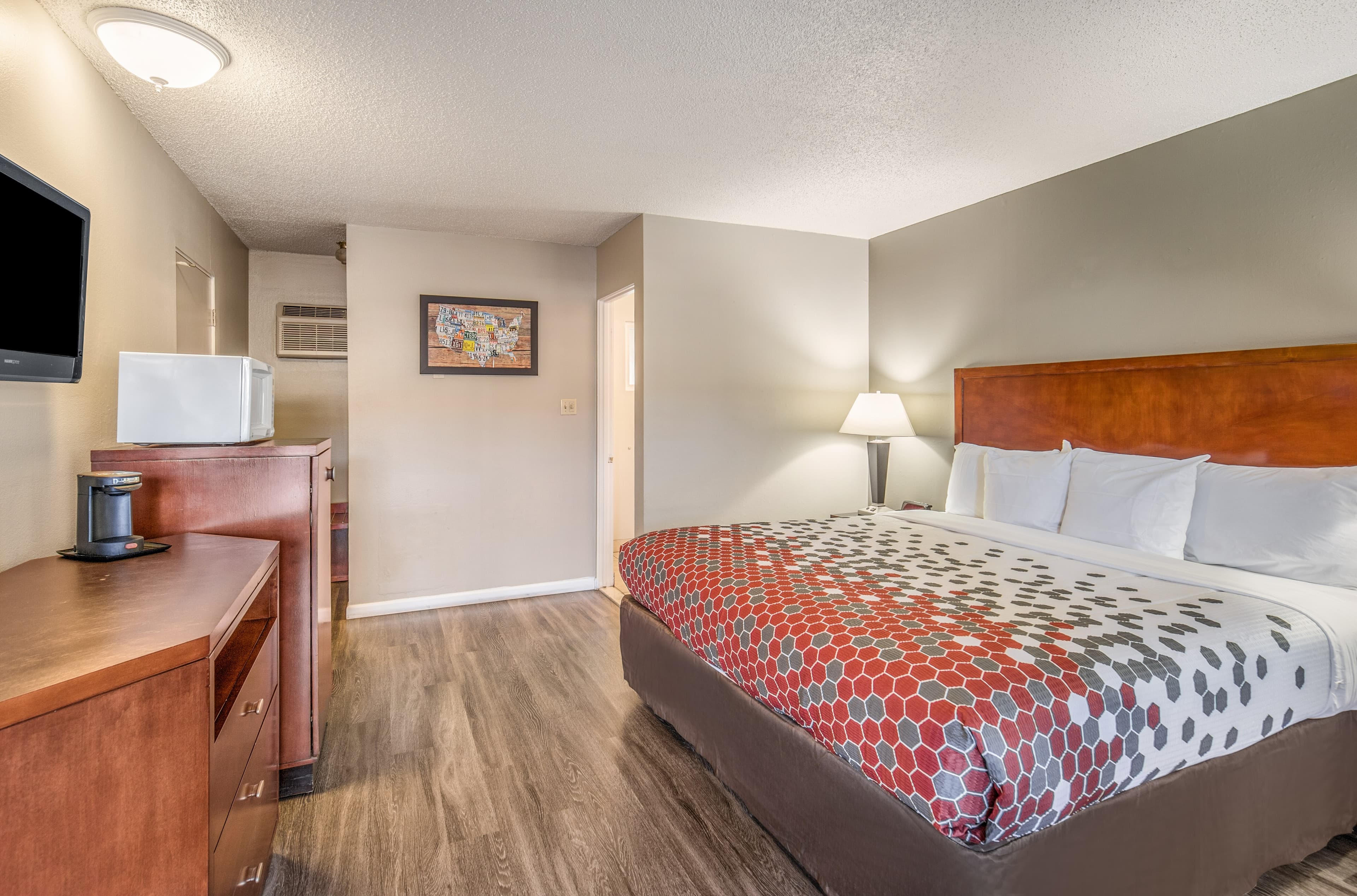 Econo Lodge Inn & Suites Yreka - Image 1