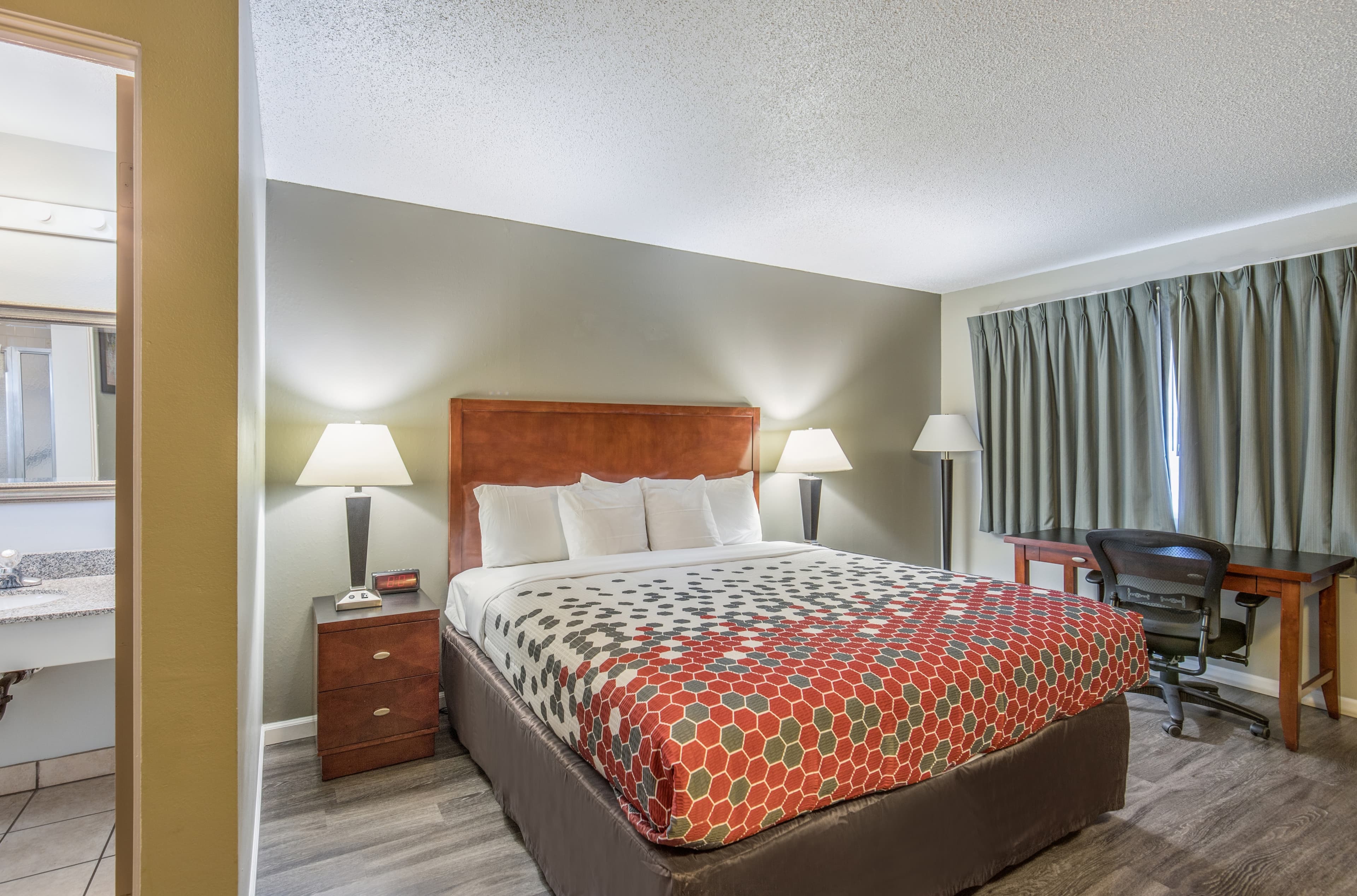 Econo Lodge Inn & Suites Yreka — 7