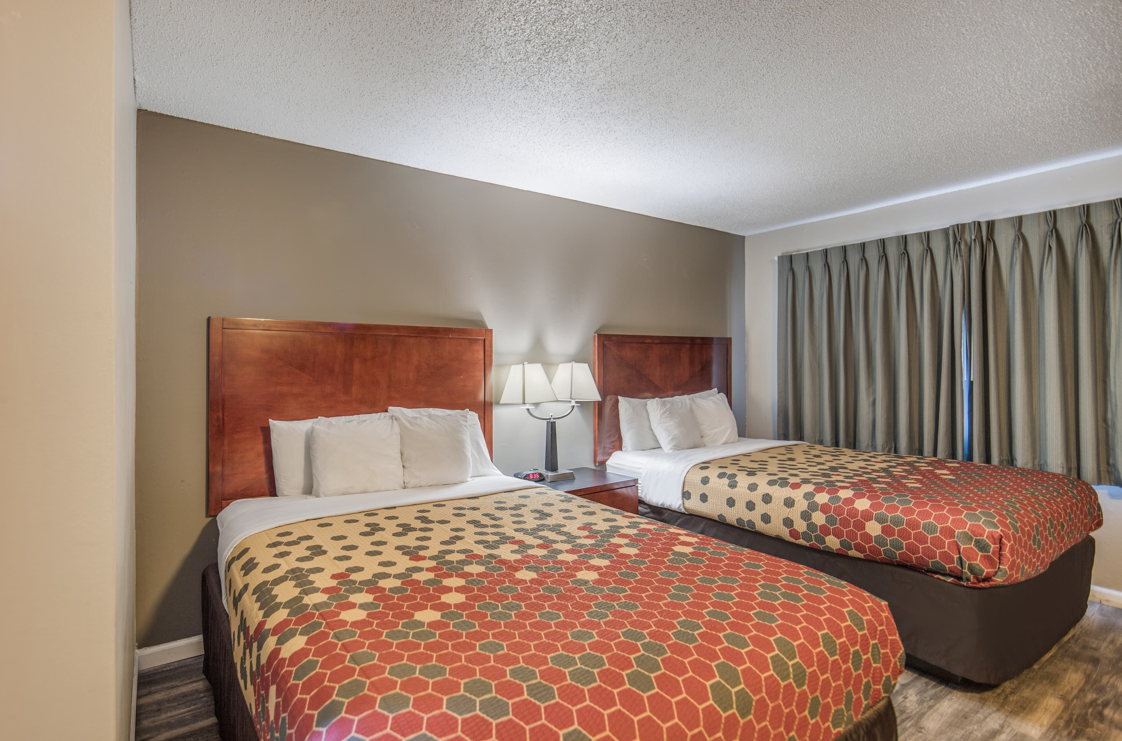 Econo Lodge Inn & Suites Yreka — 13