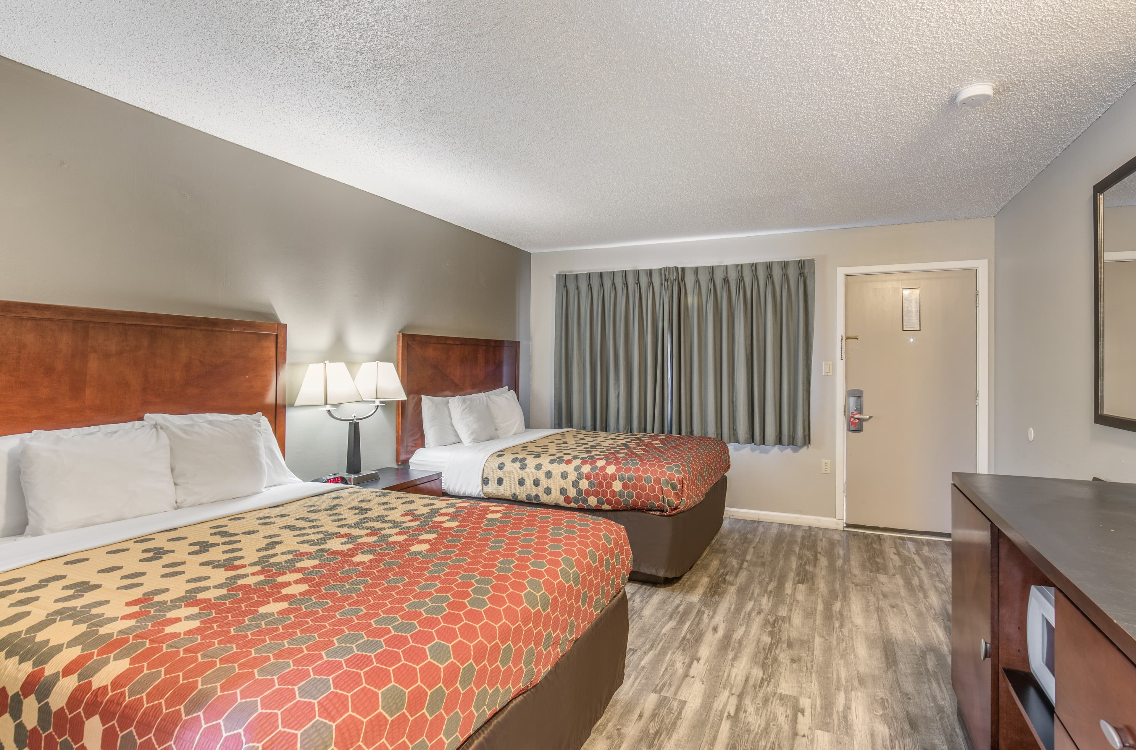 Econo Lodge Inn & Suites Yreka — 16