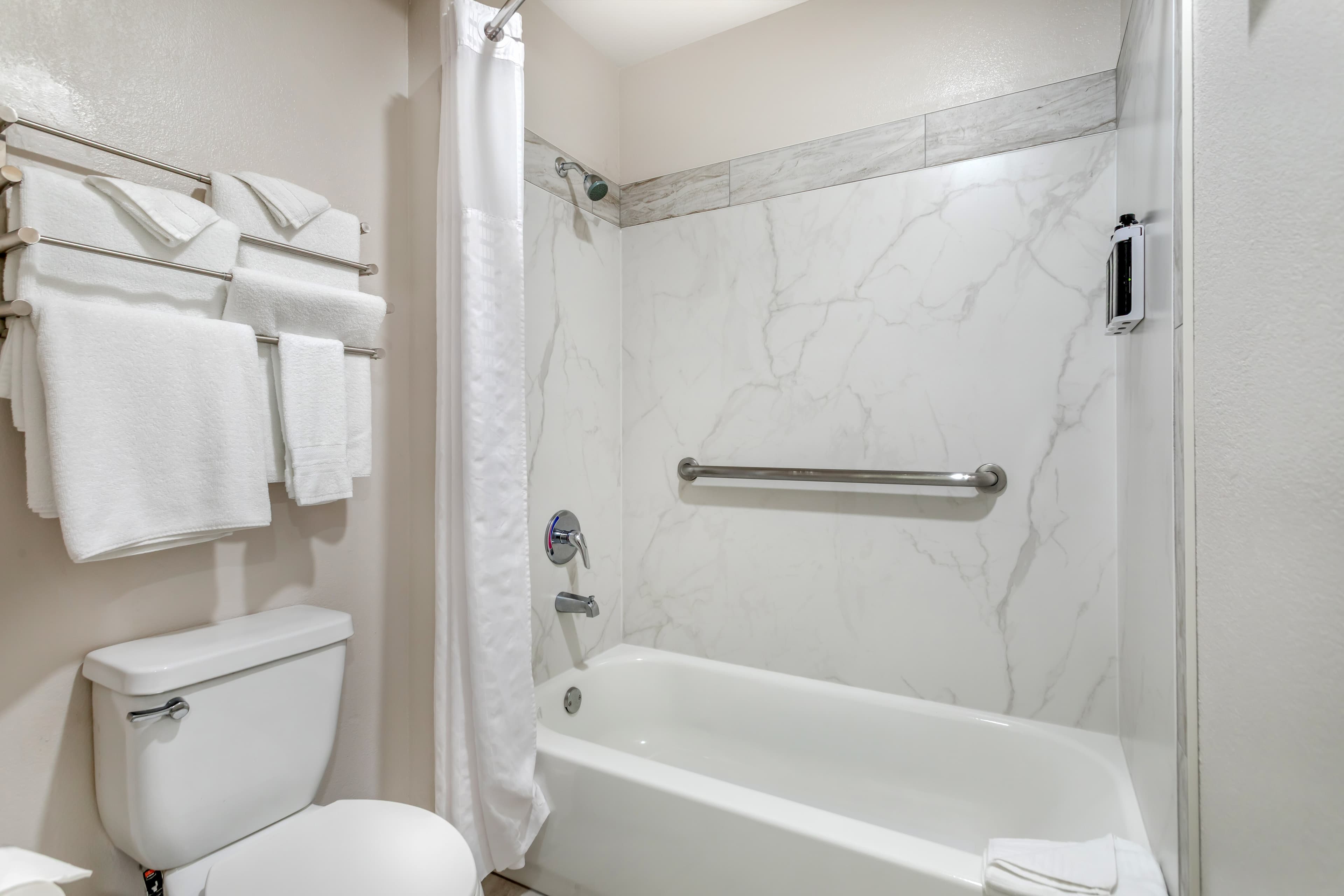 University Park Inn & Suites, an Ascend Collection Hotel — 6