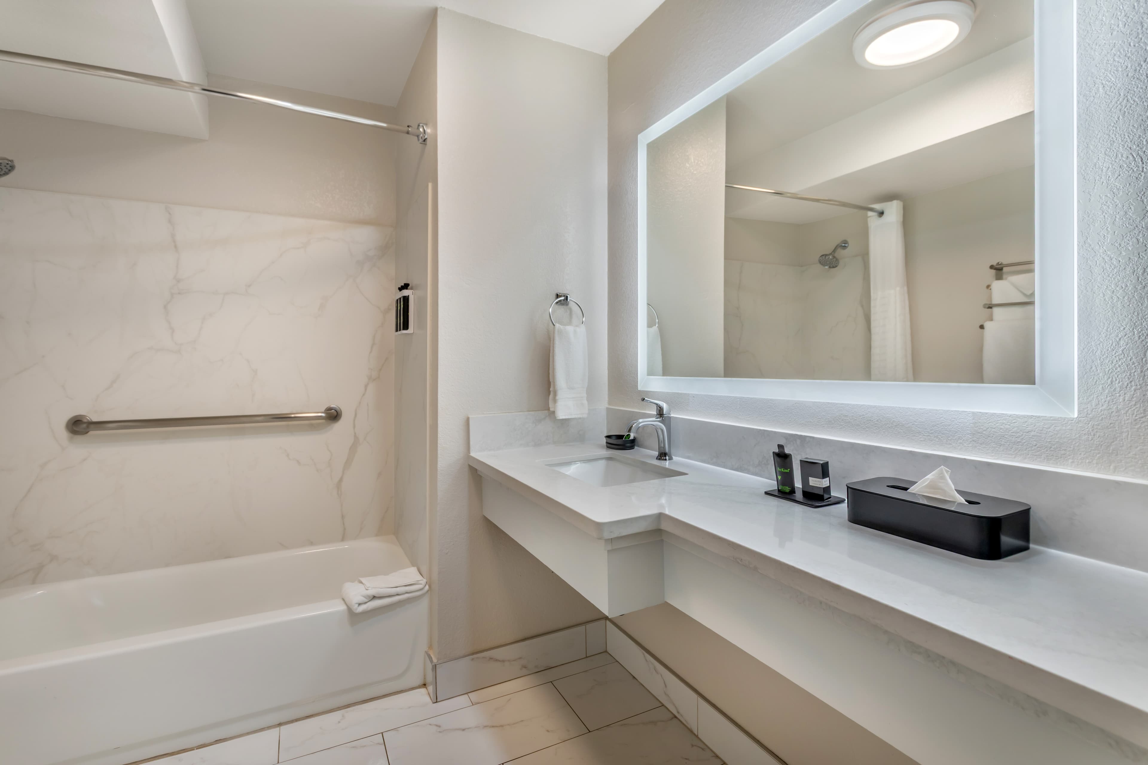 University Park Inn & Suites, an Ascend Collection Hotel — 10