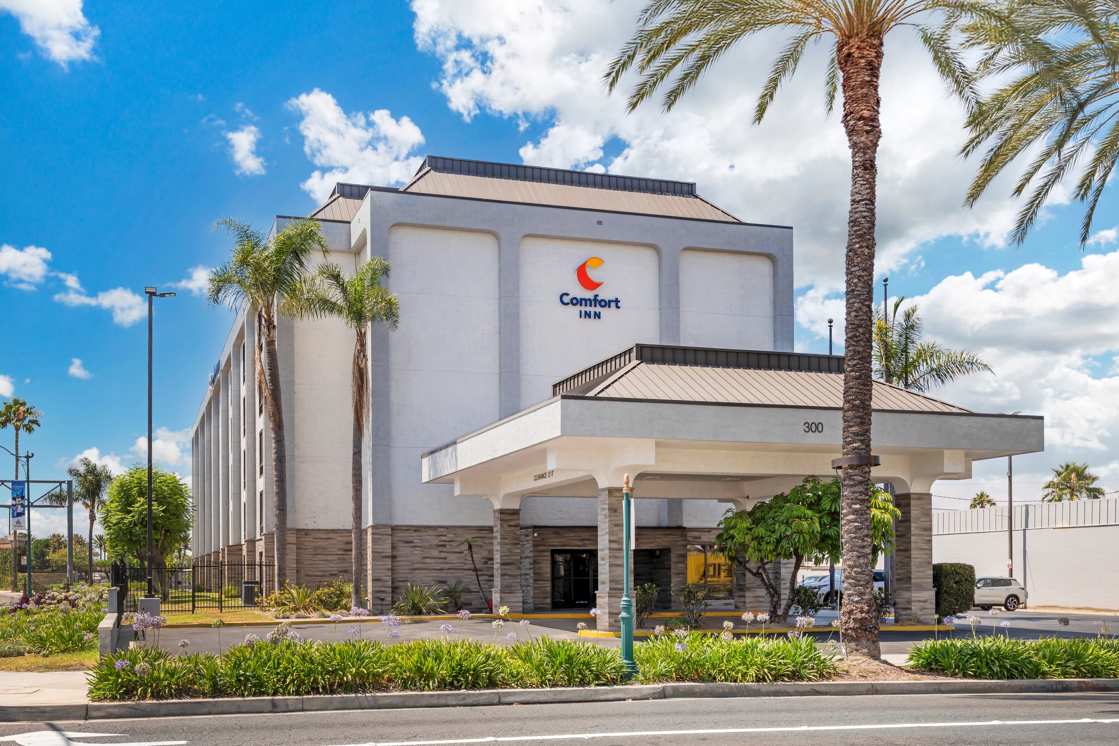 Comfort Inn Anaheim Resort - Image 1