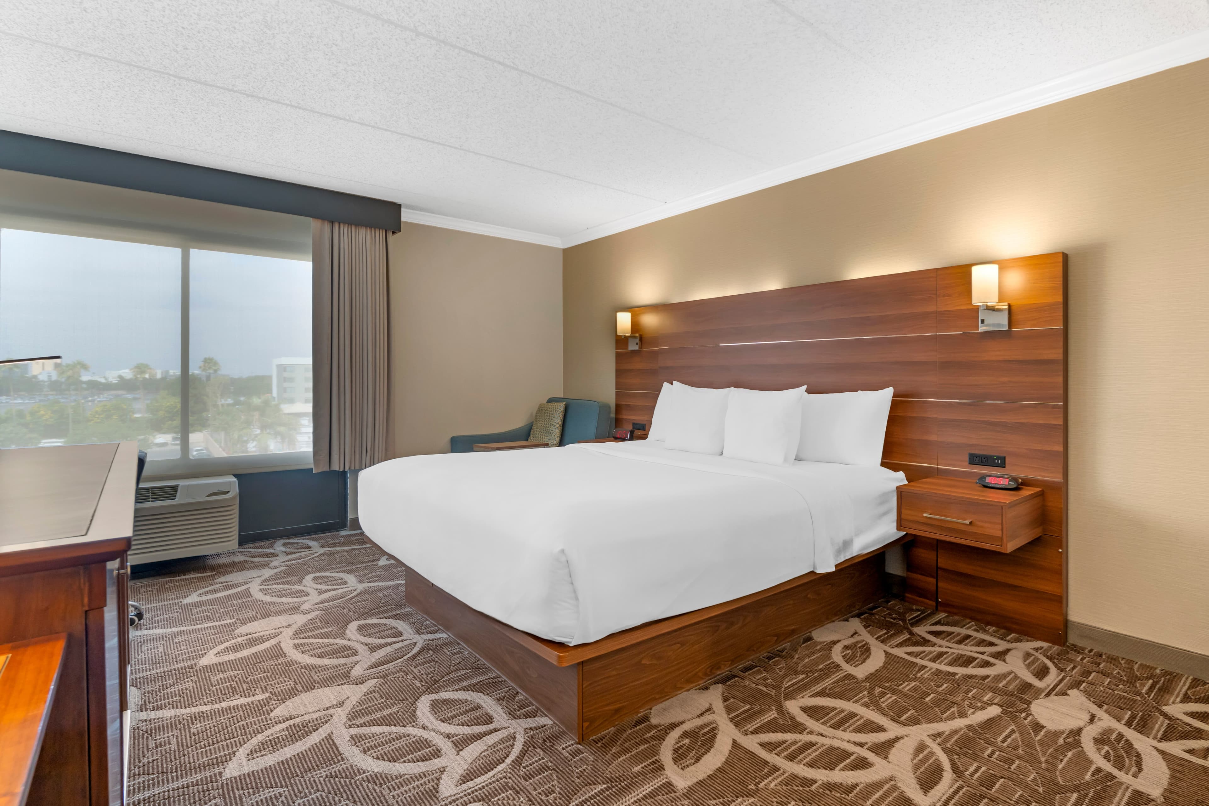 Comfort Inn Anaheim Resort - Image 2