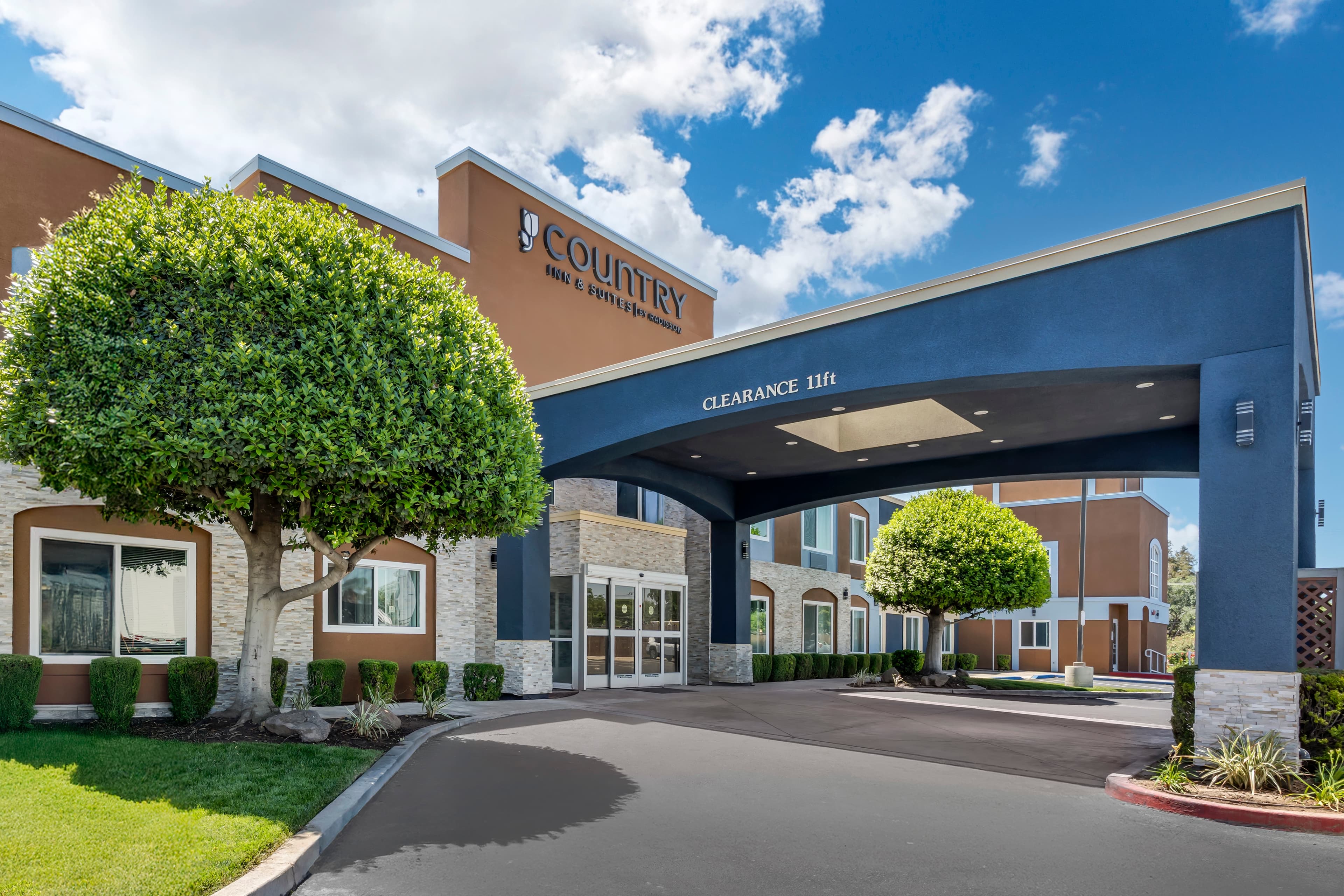 Country Inn & Suites by Radisson, Modesto/Salida - Image 1