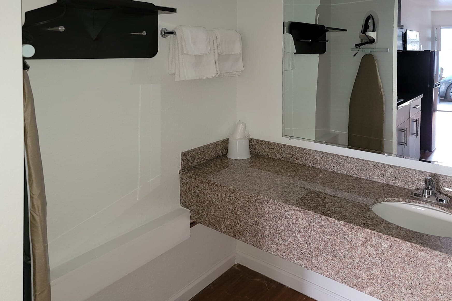 Rodeway Inn & Suites Rancho Mirage - Palm Desert Area — 32