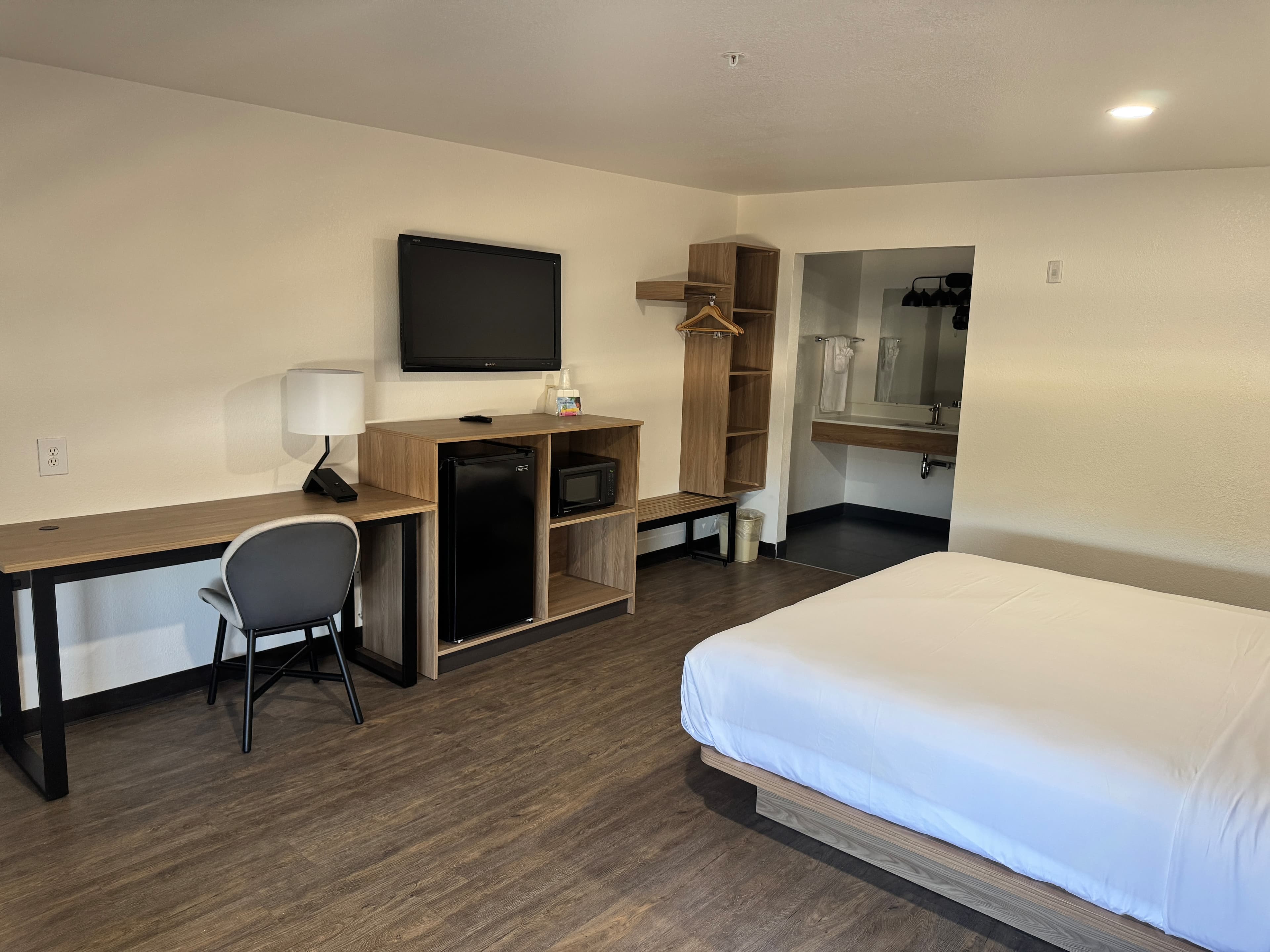 Rodeway Inn & Suites Rancho Mirage - Palm Desert Area — 7