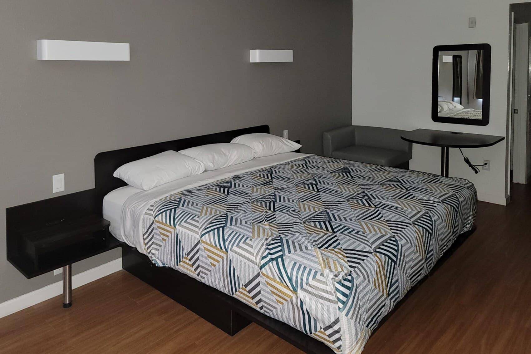 Rodeway Inn & Suites Rancho Mirage - Palm Desert Area — 8