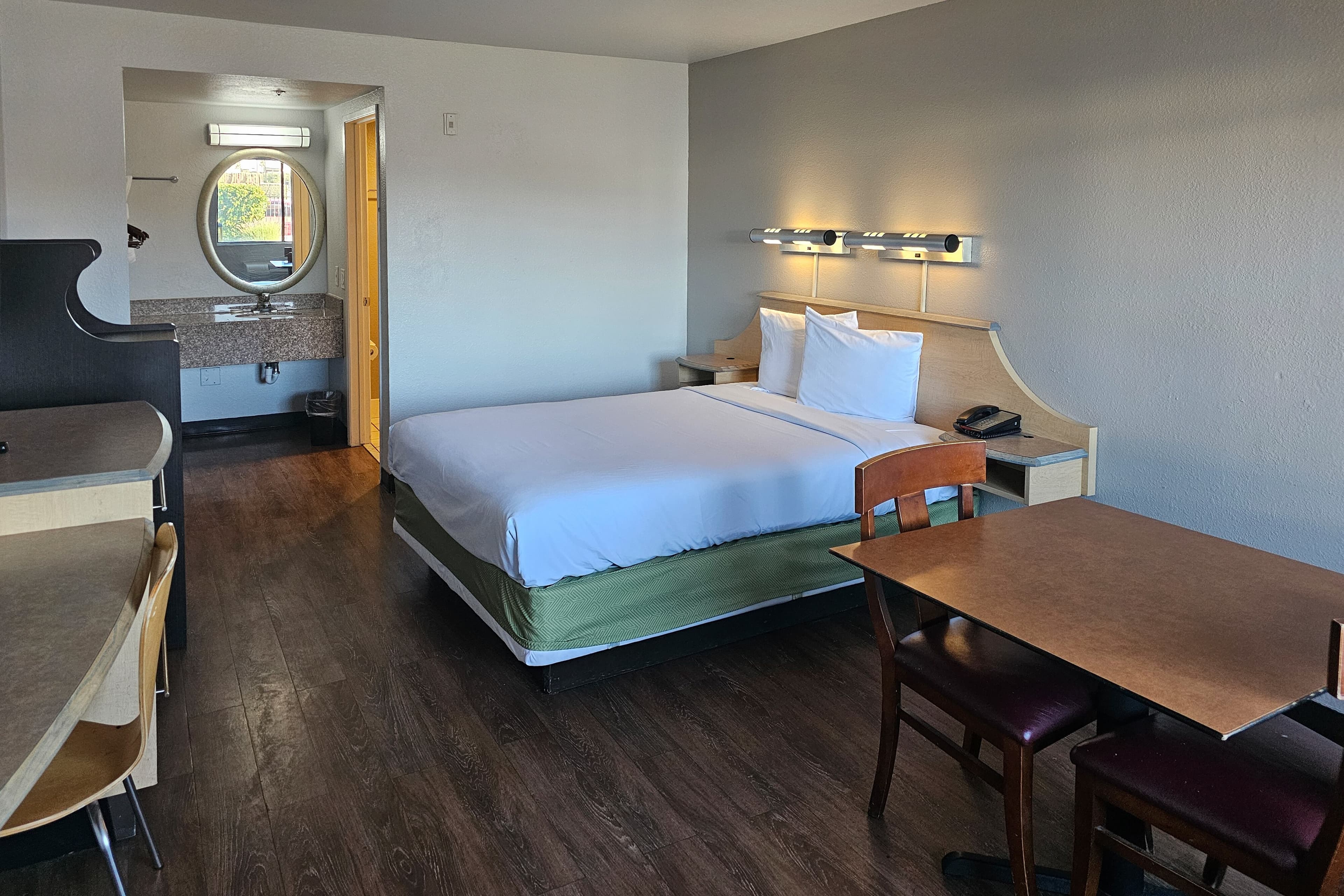 Rodeway Inn & Suites Rancho Mirage - Palm Desert Area — 18