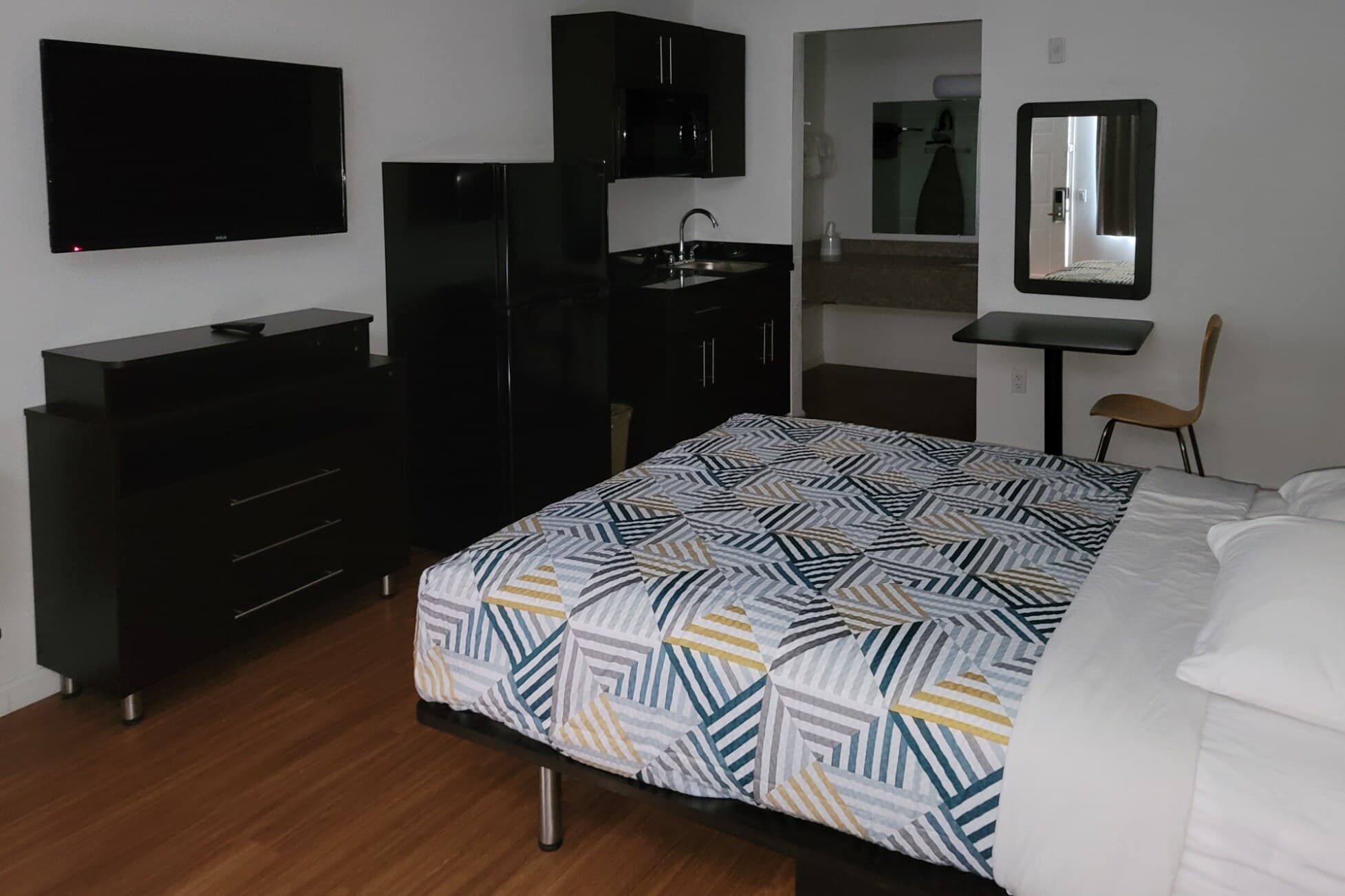 Rodeway Inn & Suites Rancho Mirage - Palm Desert Area — 11