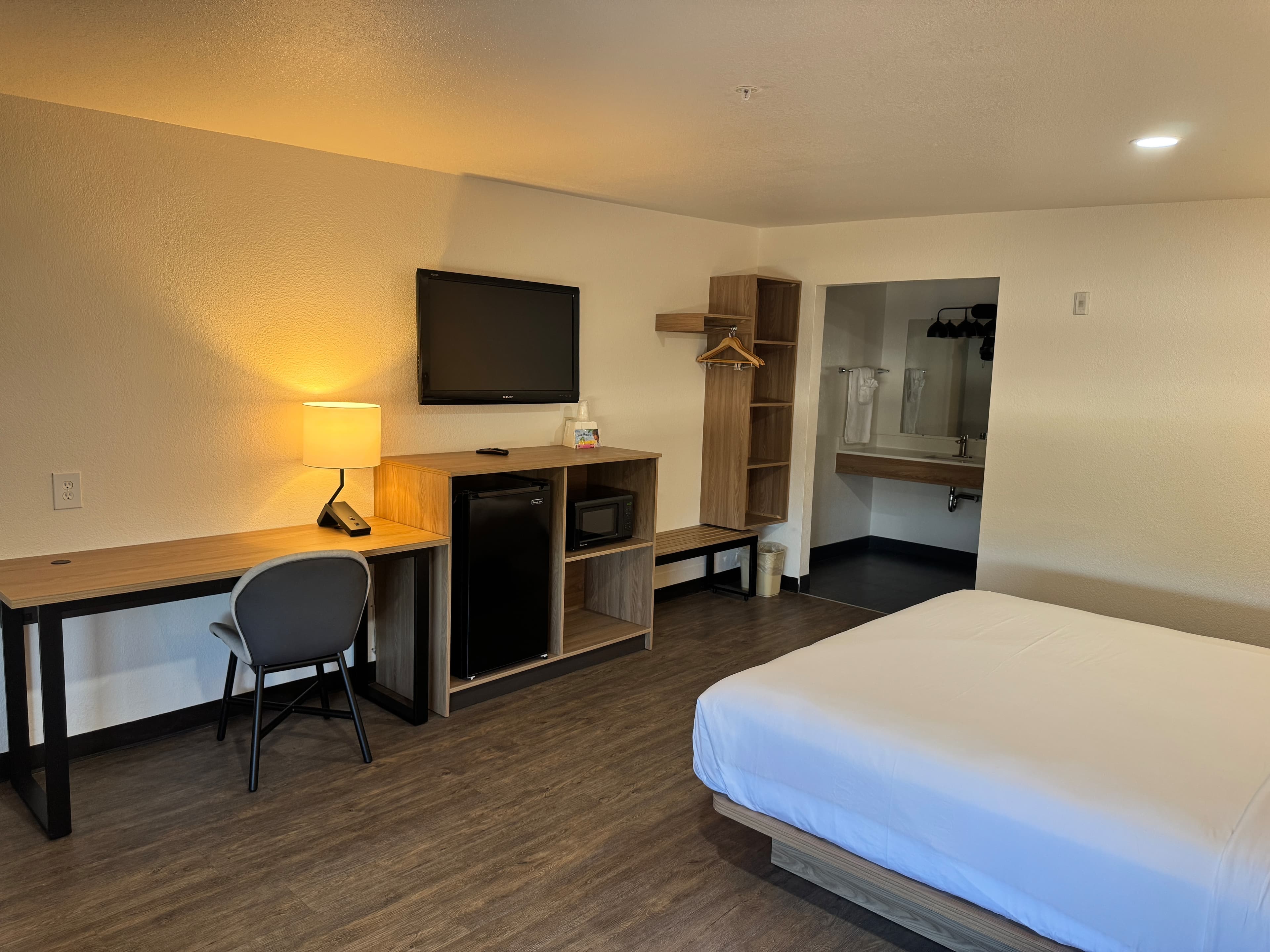Rodeway Inn & Suites Rancho Mirage - Palm Desert Area — 24