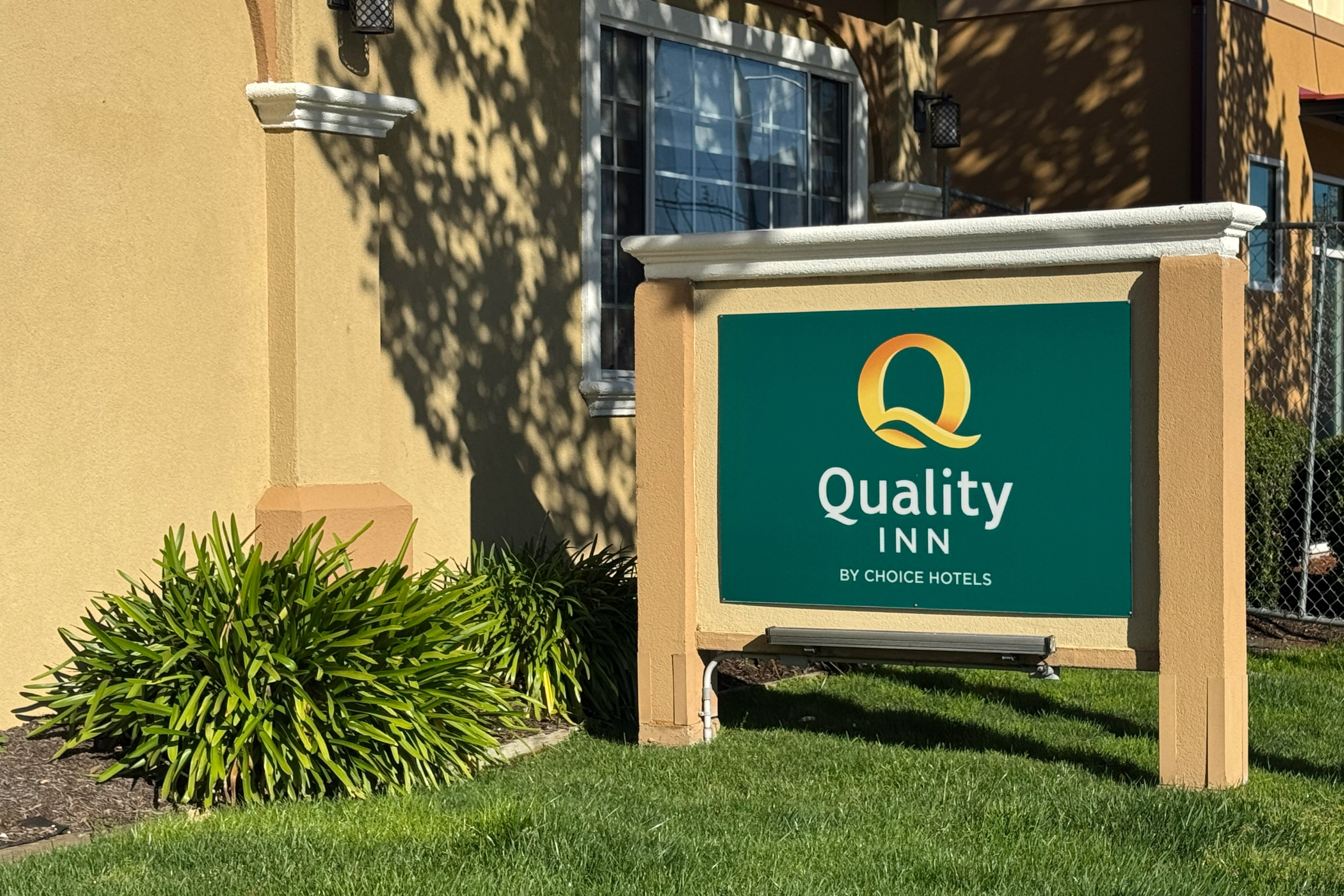 Quality Inn Ukiah - Image 1