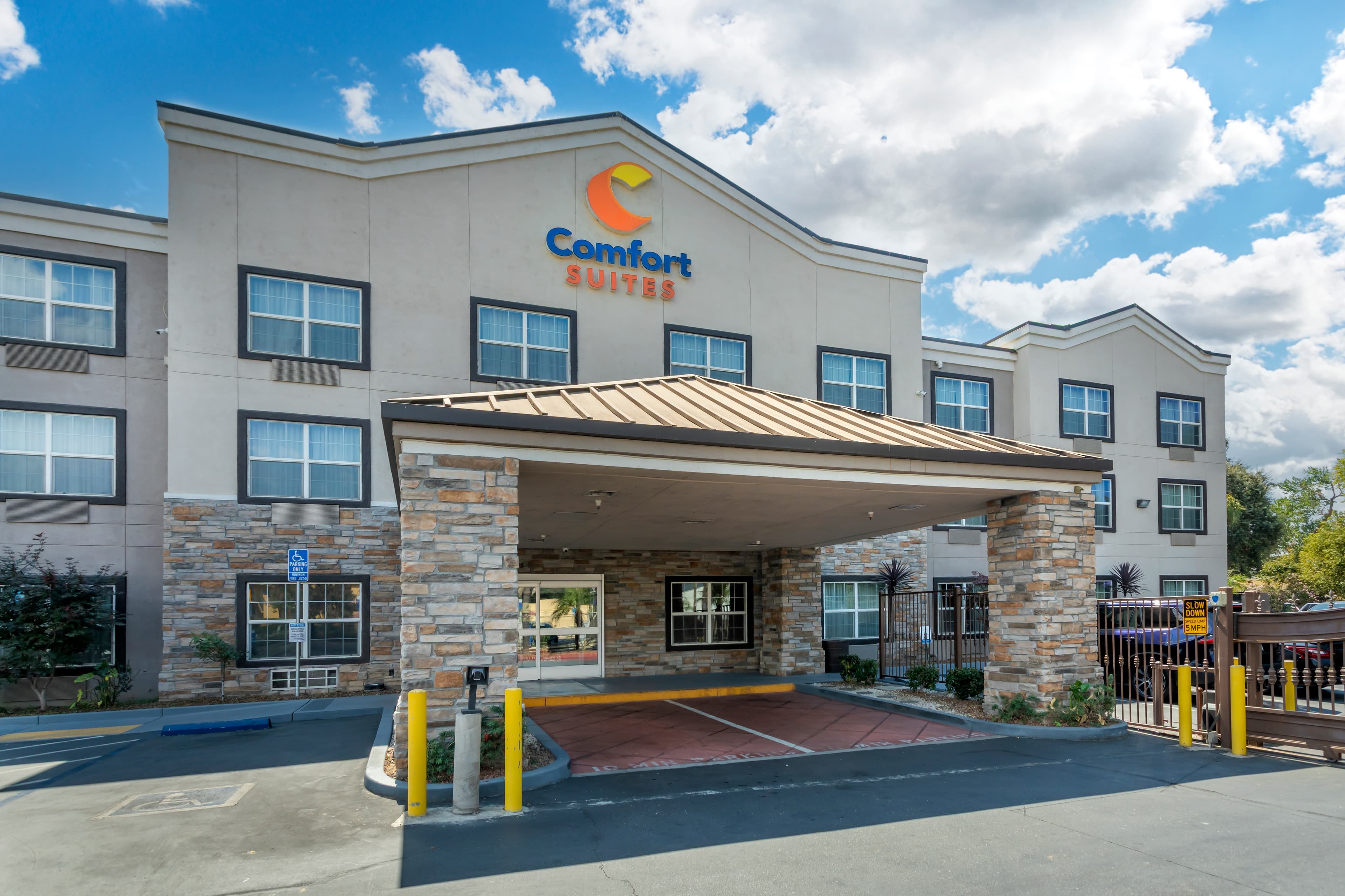 Comfort Suites Downtown Sacramento - Image 1