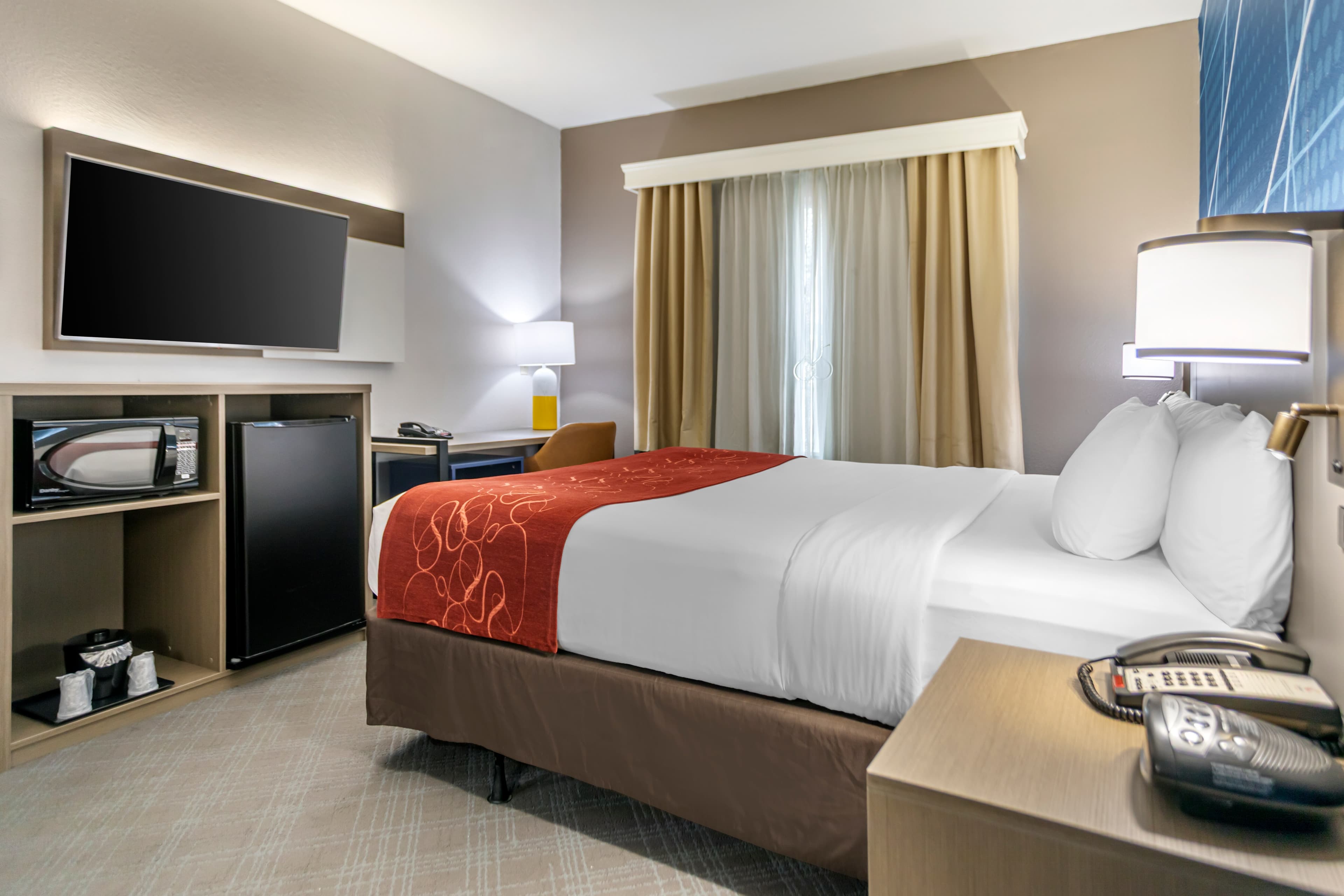 Comfort Suites Downtown Sacramento - Image 3