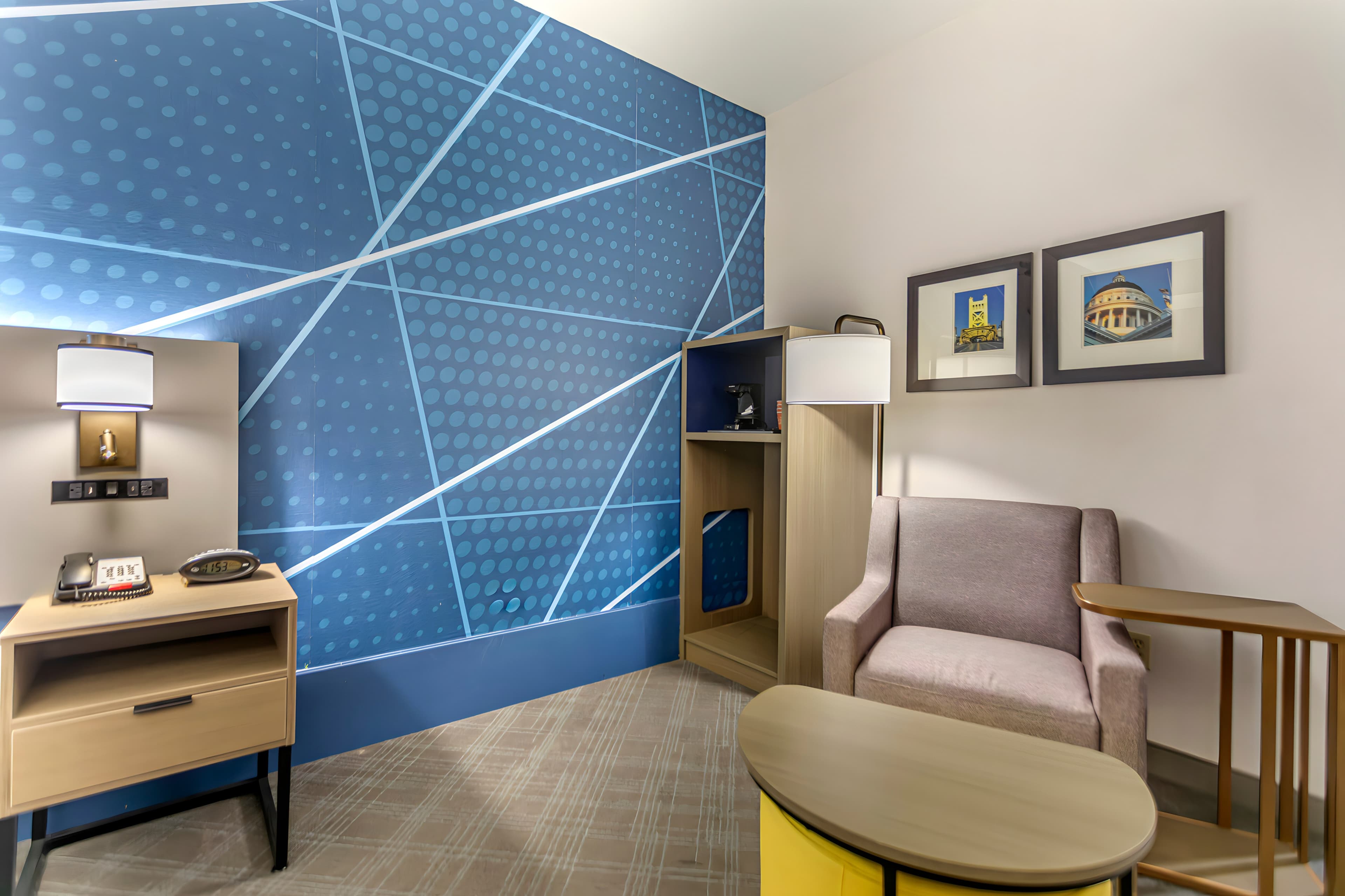 Comfort Suites Downtown Sacramento - Image 4