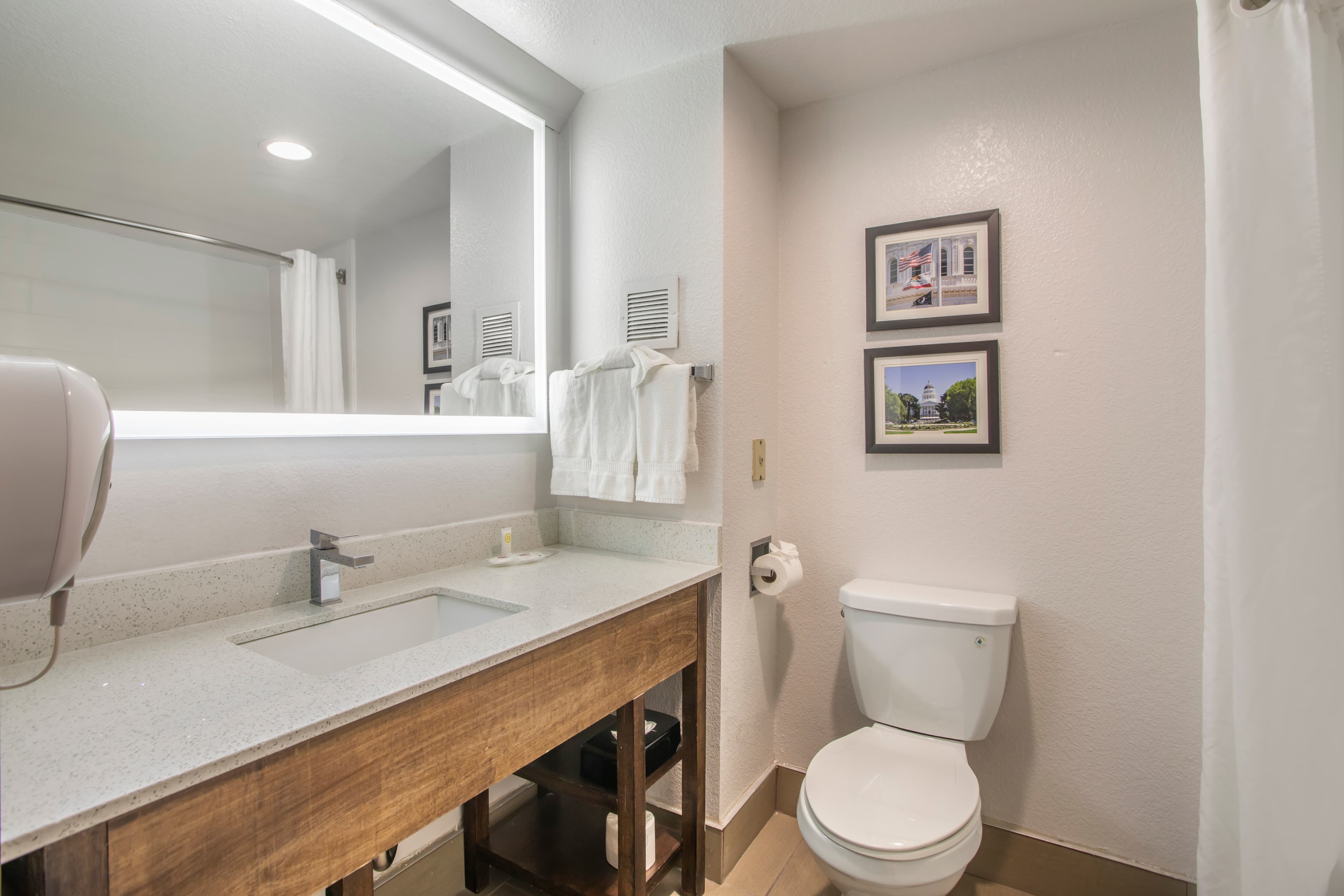 Comfort Suites Downtown Sacramento — 9