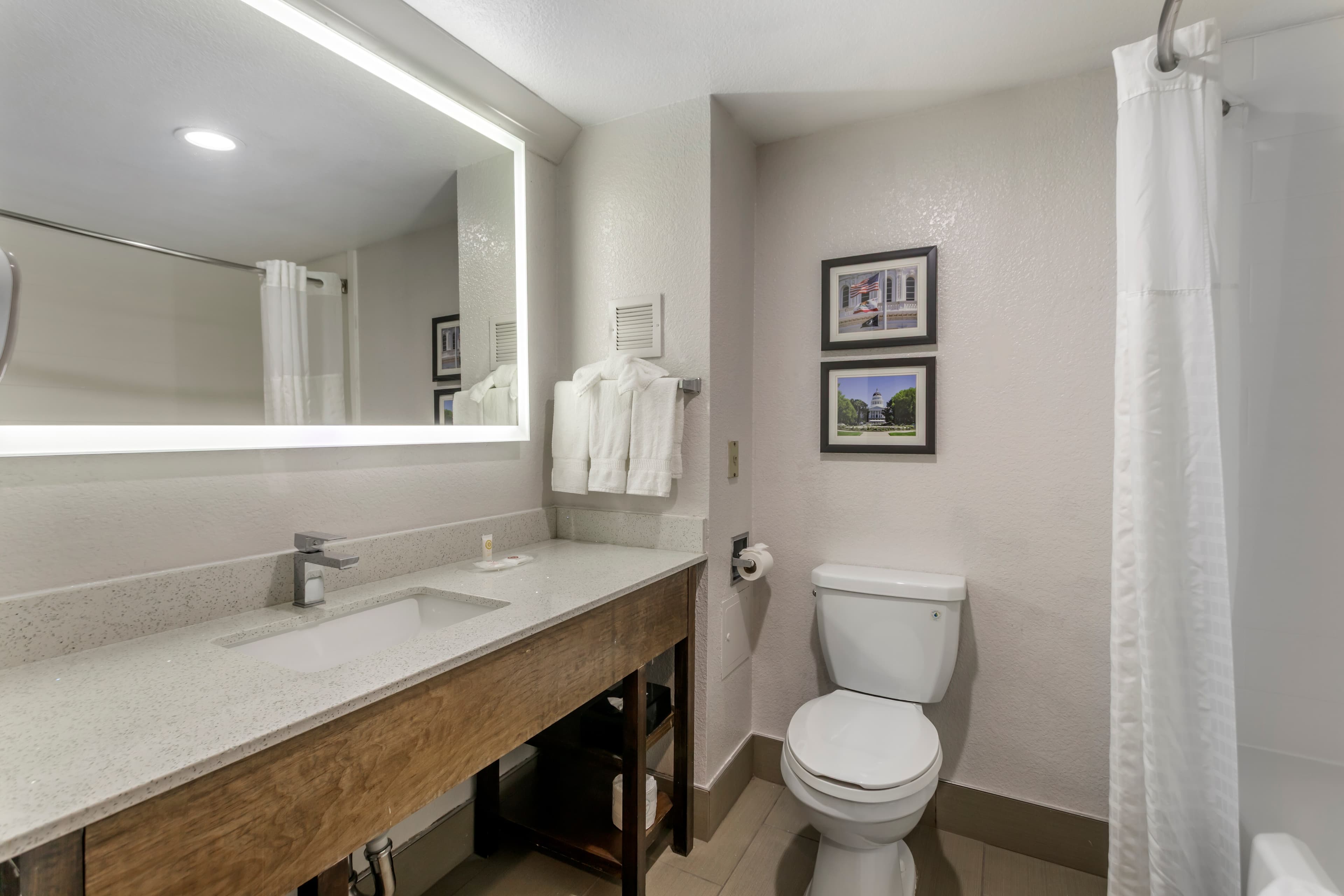 Comfort Suites Downtown Sacramento — 13