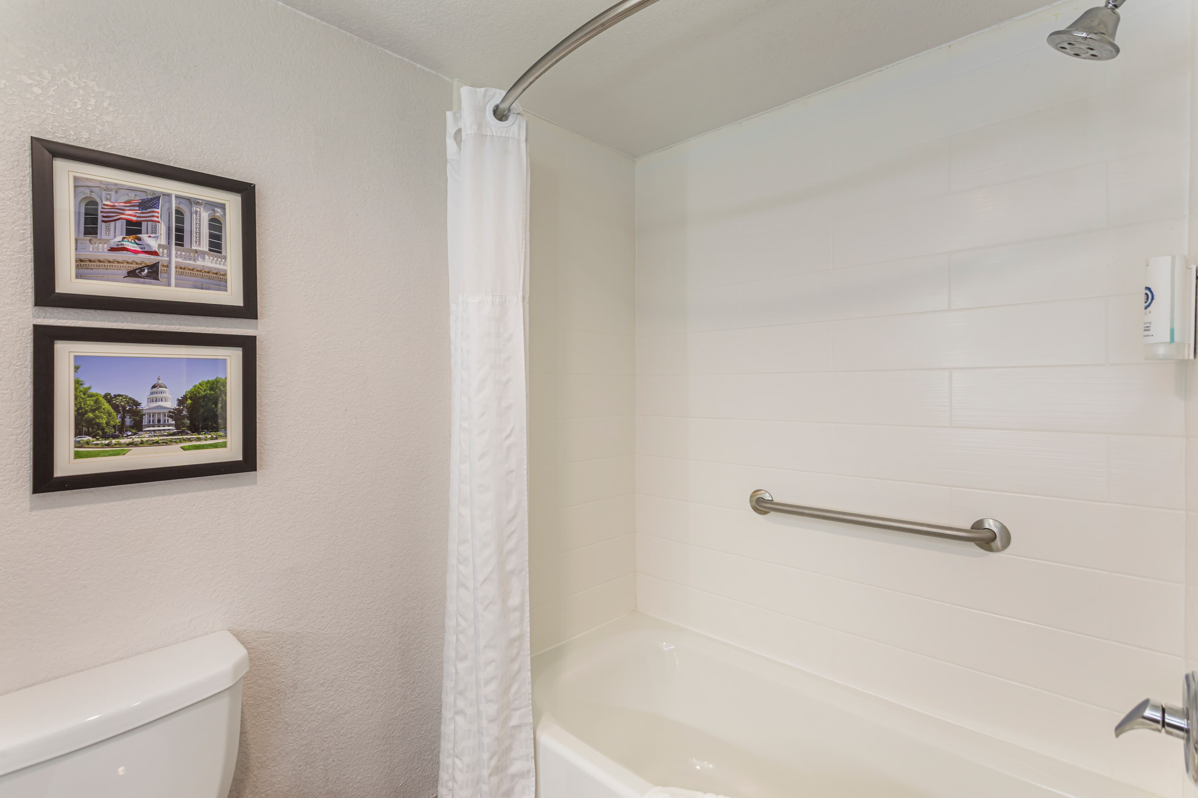 Comfort Suites Downtown Sacramento — 16