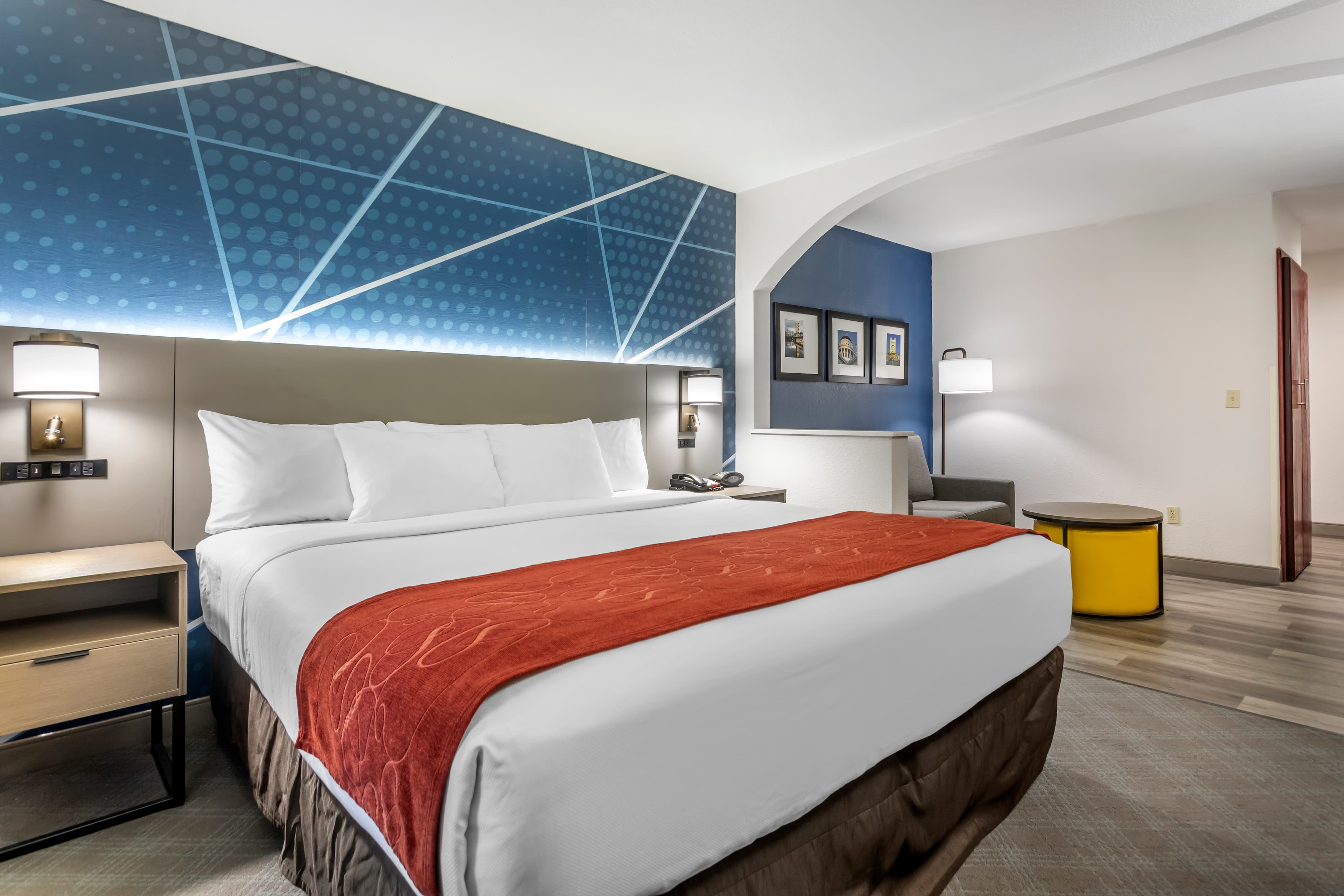 Comfort Suites Downtown Sacramento — 18