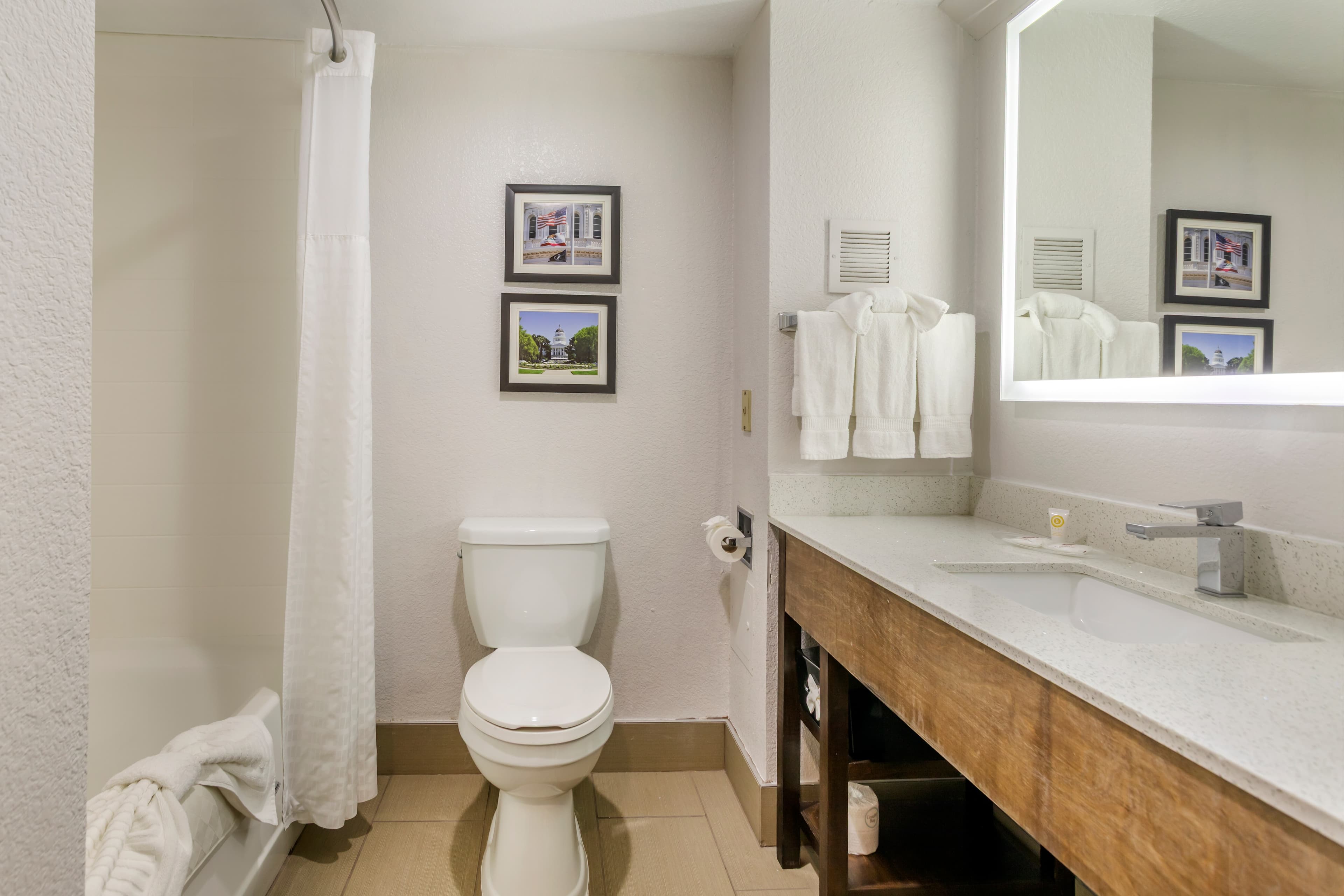 Comfort Suites Downtown Sacramento — 20