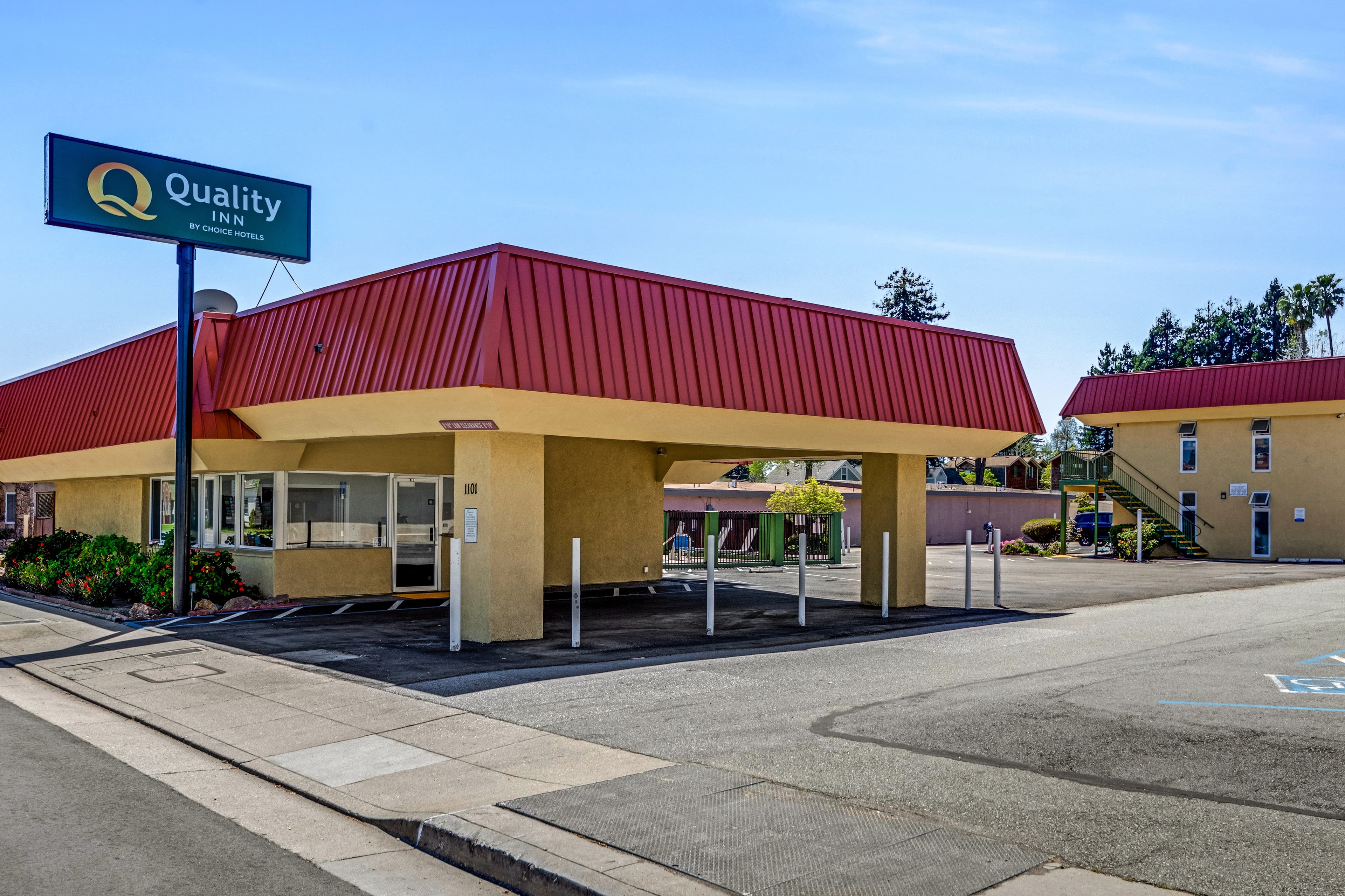 Quality Inn Santa Cruz Downtown Area - Image 1
