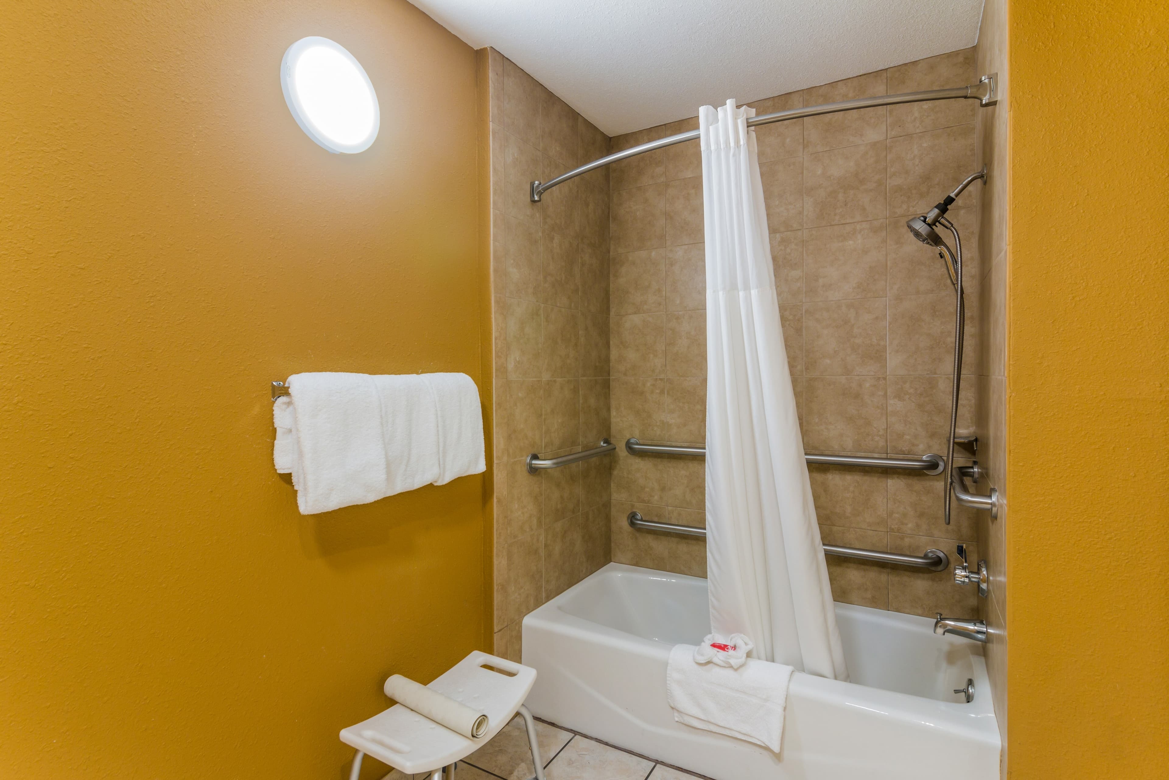 Econo Lodge Hesperia - Victorville I-15 - Image 2