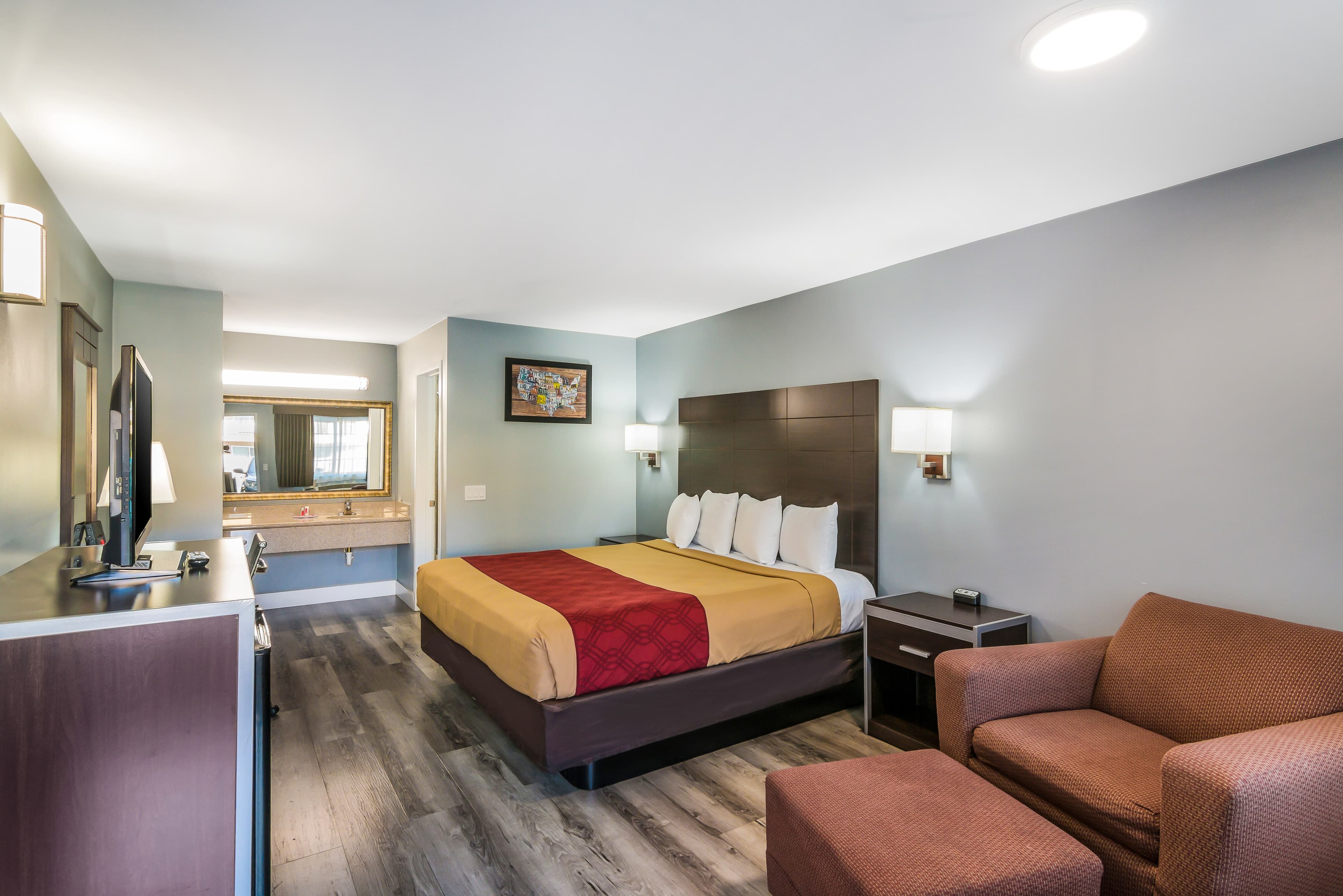 Econo Lodge Hesperia - Victorville I-15 - Image 4