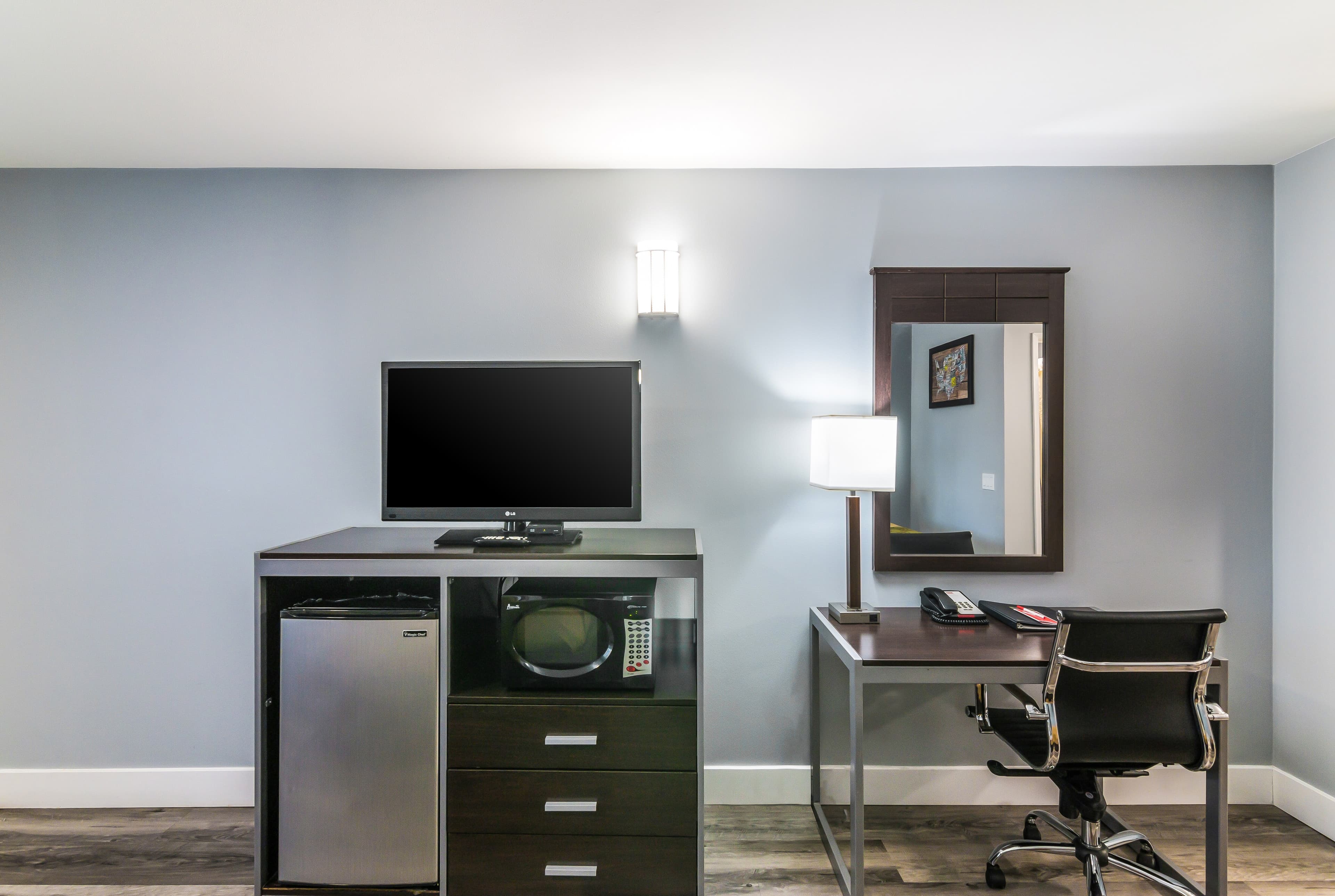 Econo Lodge Hesperia - Victorville I-15 — 9