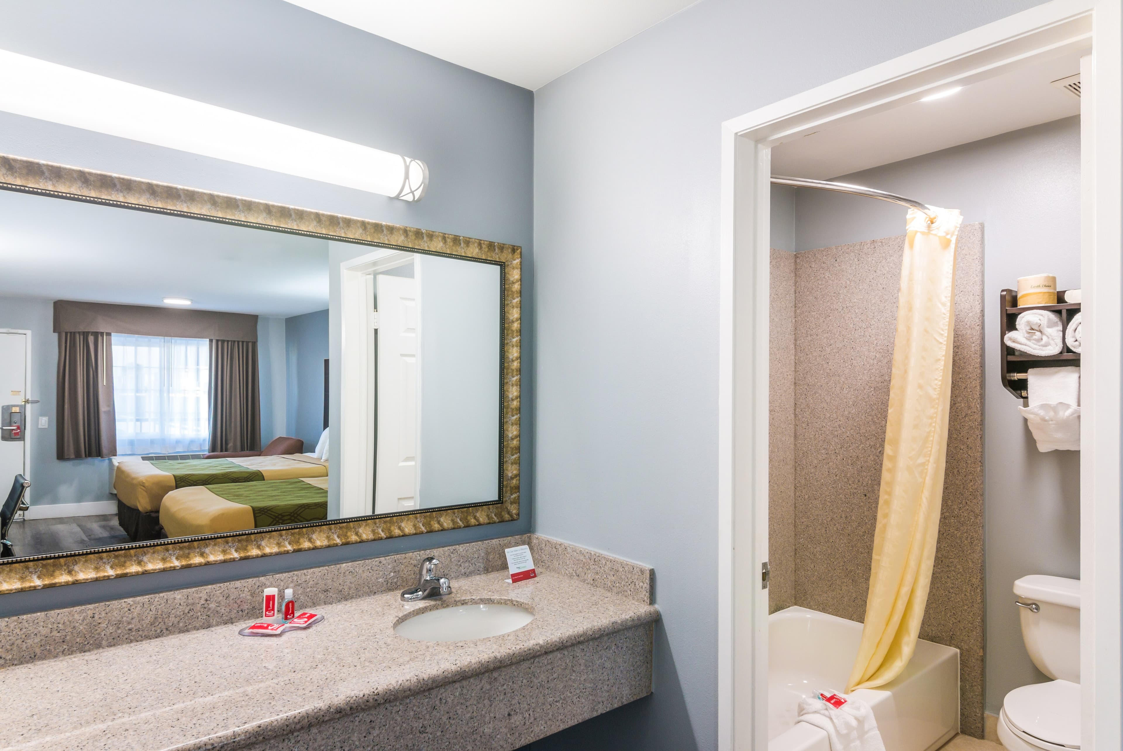 Econo Lodge Hesperia - Victorville I-15 — 11