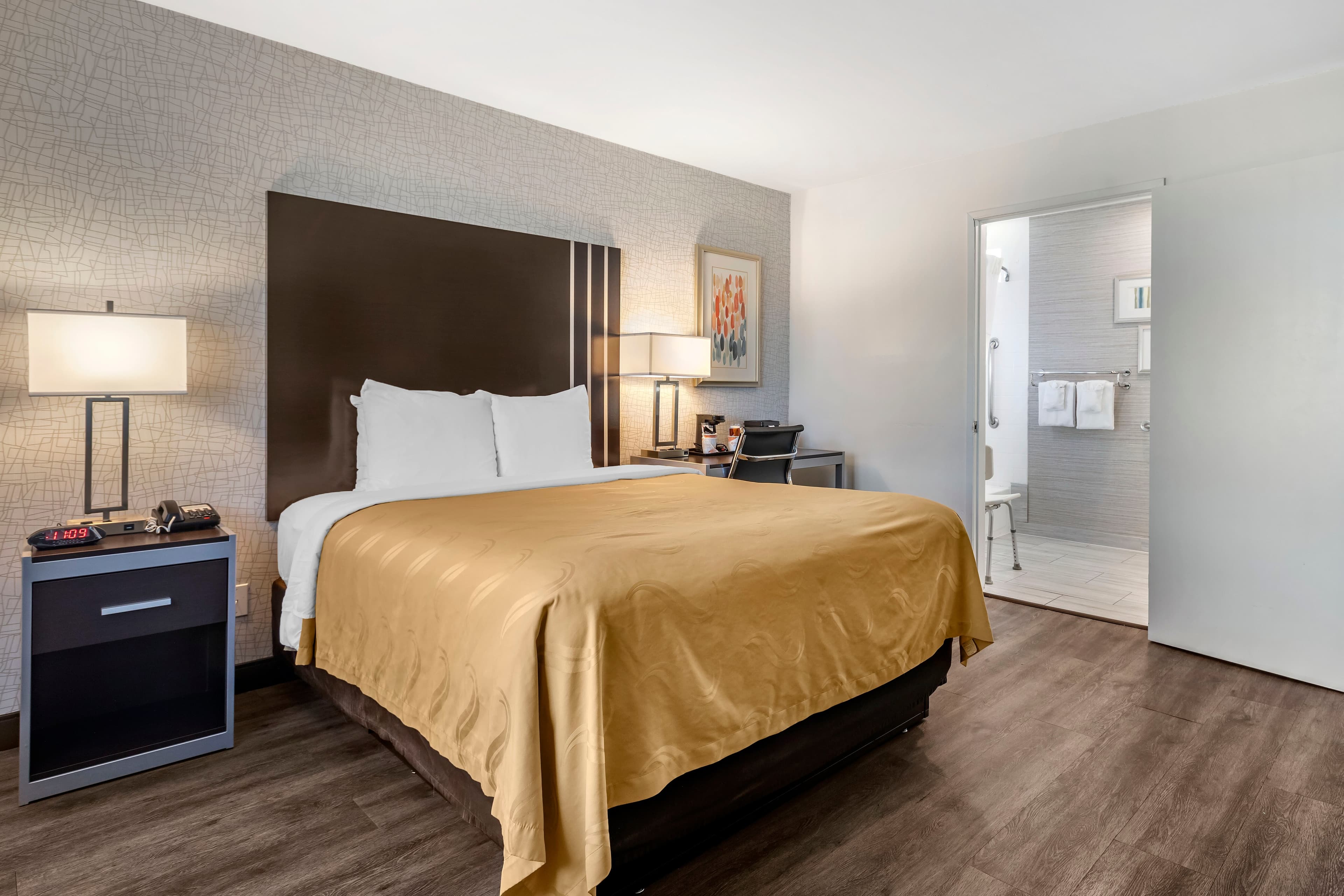 Quality Inn Burbank Airport - Image 2