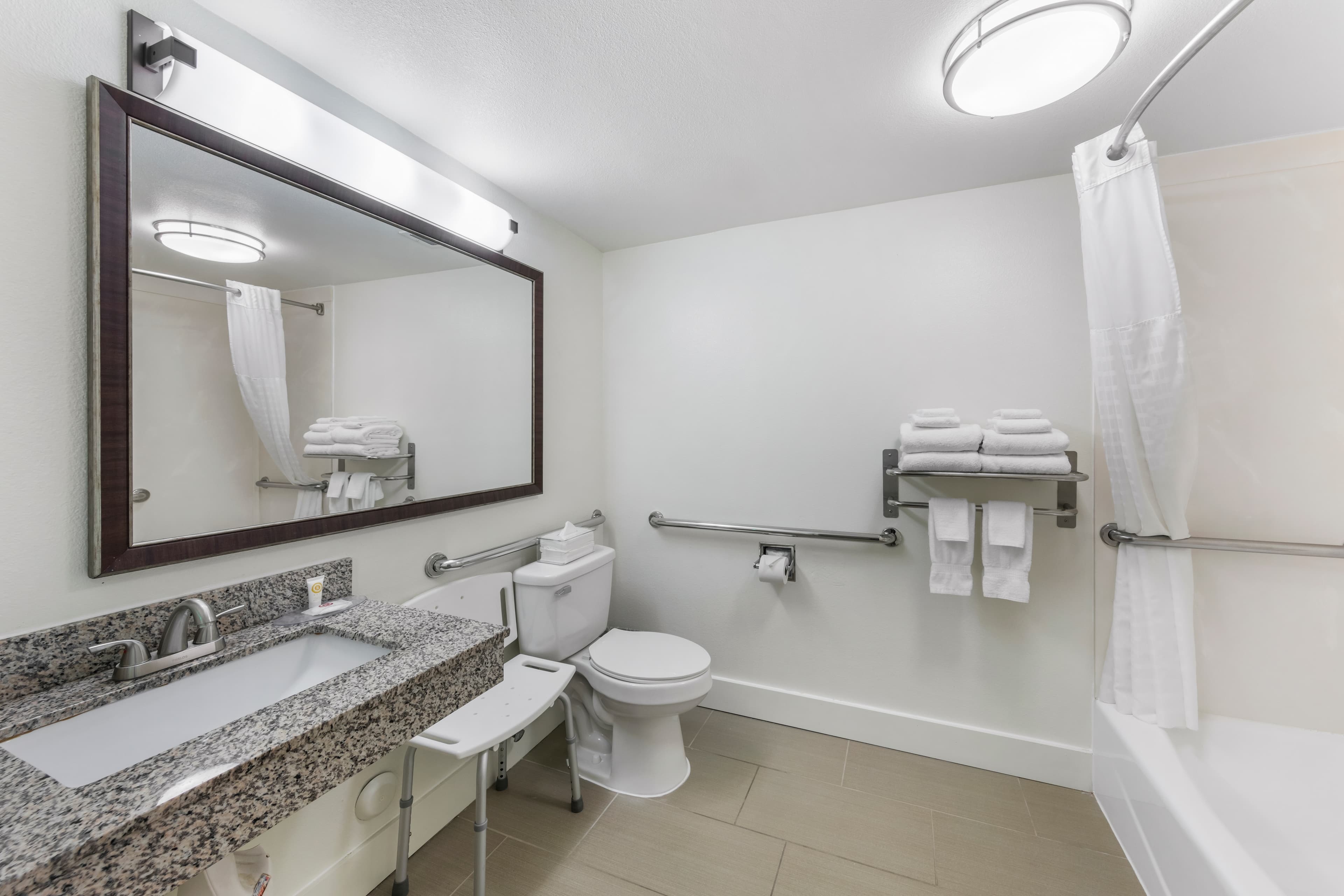 Comfort Suites Tulare Sequoia Gateway - Image 5