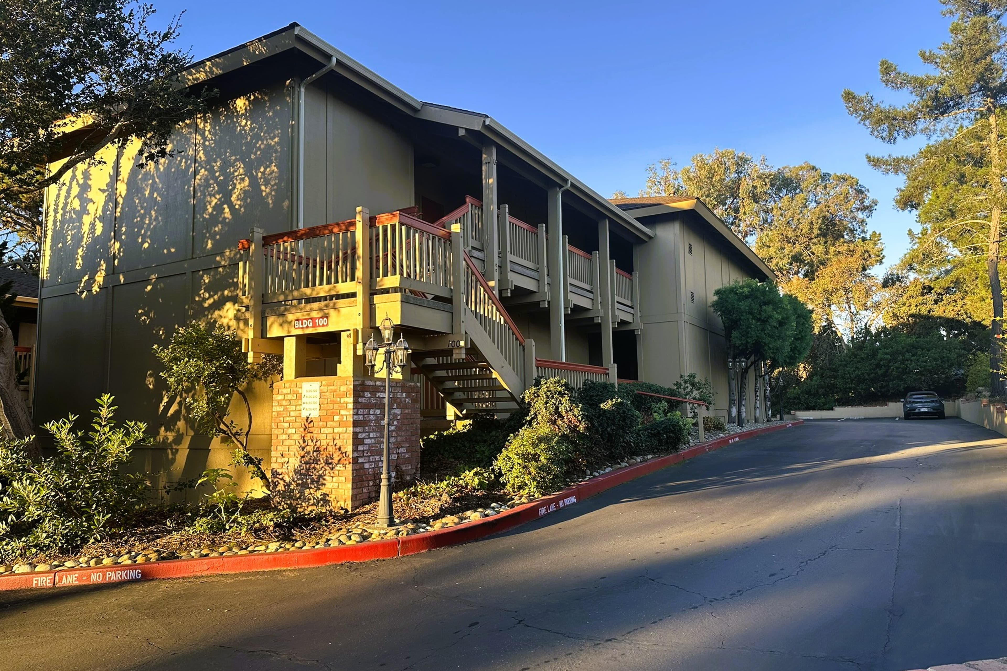 Comfort Inn Monterey Peninsula Airport - Image 1