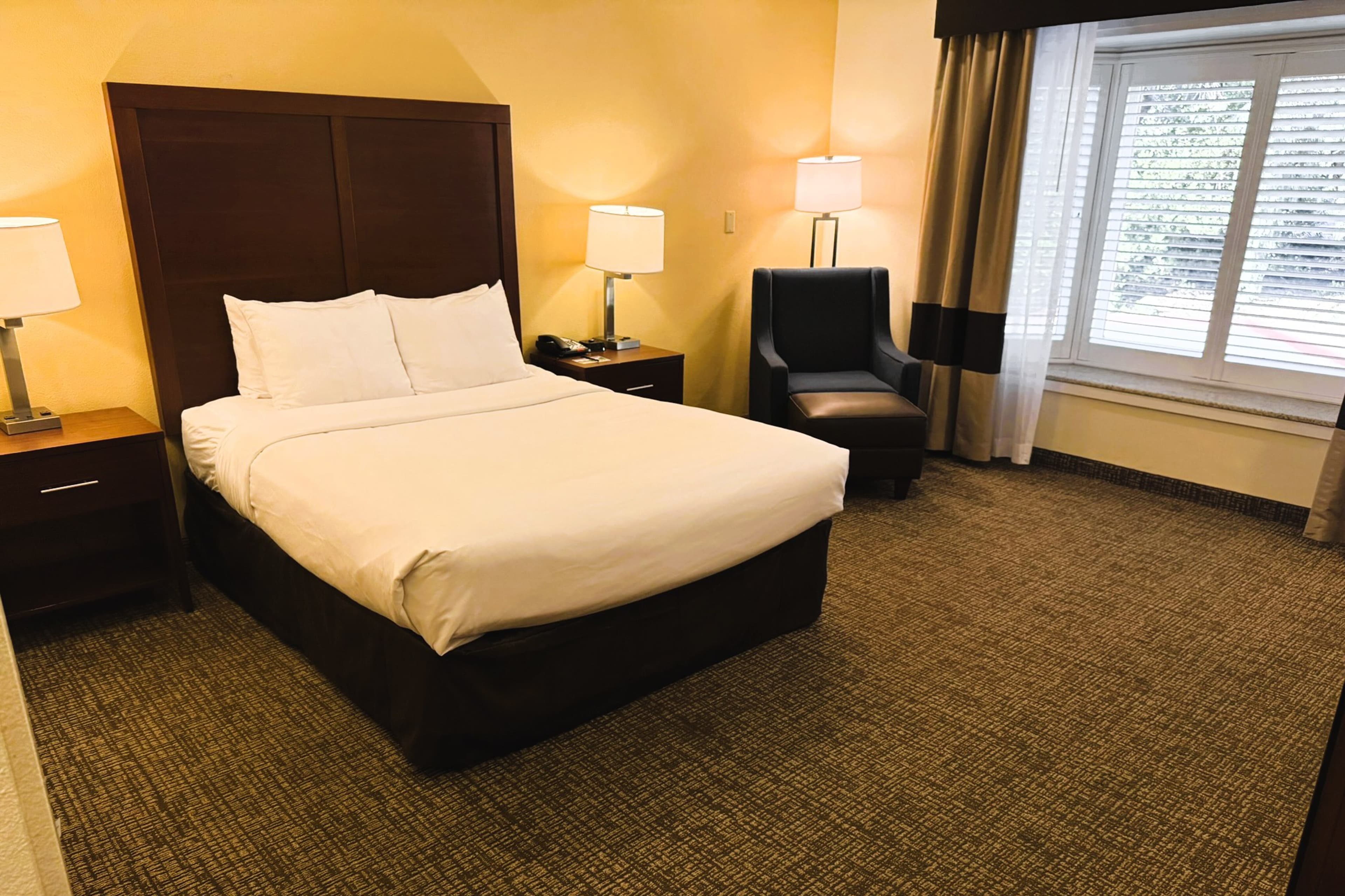 Comfort Inn Monterey Peninsula Airport - Image 2