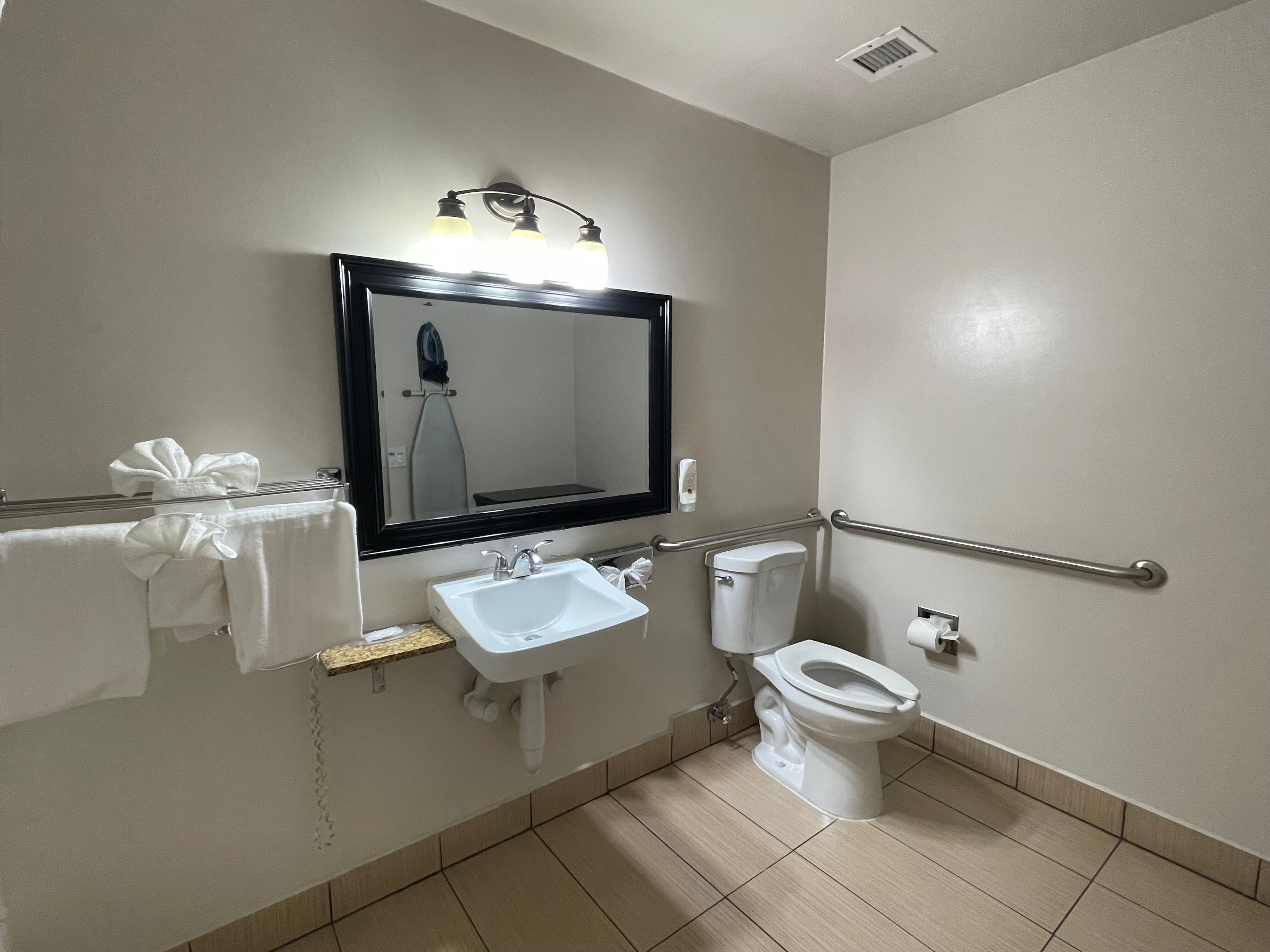 Quality Inn Ontario Airport Convention Center - Image 4