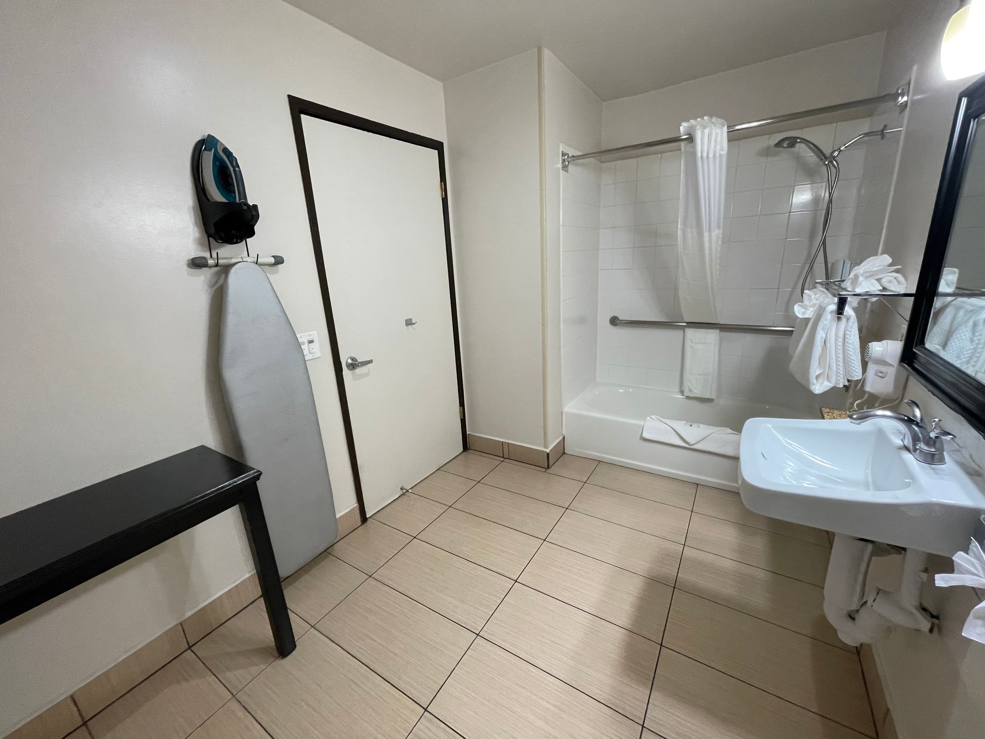 Quality Inn Ontario Airport Convention Center - Image 5