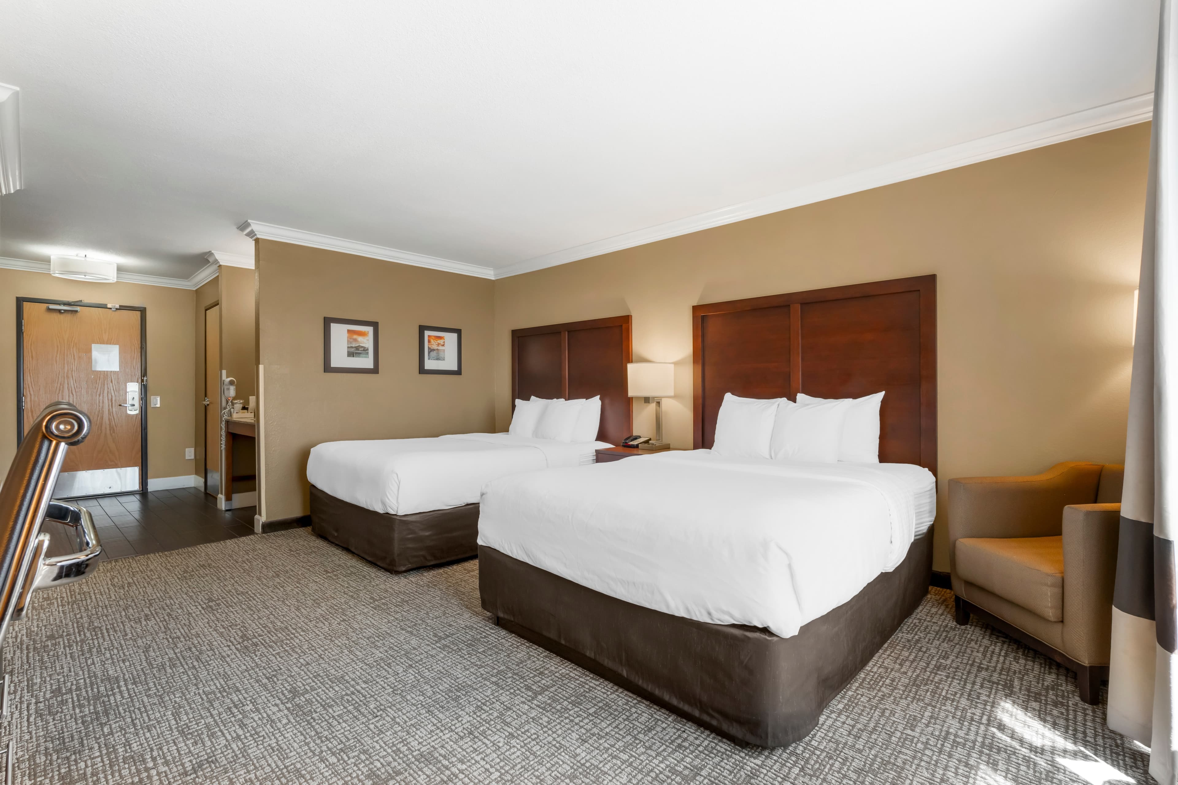 Comfort Inn & Suites Redwood Country - Image 3