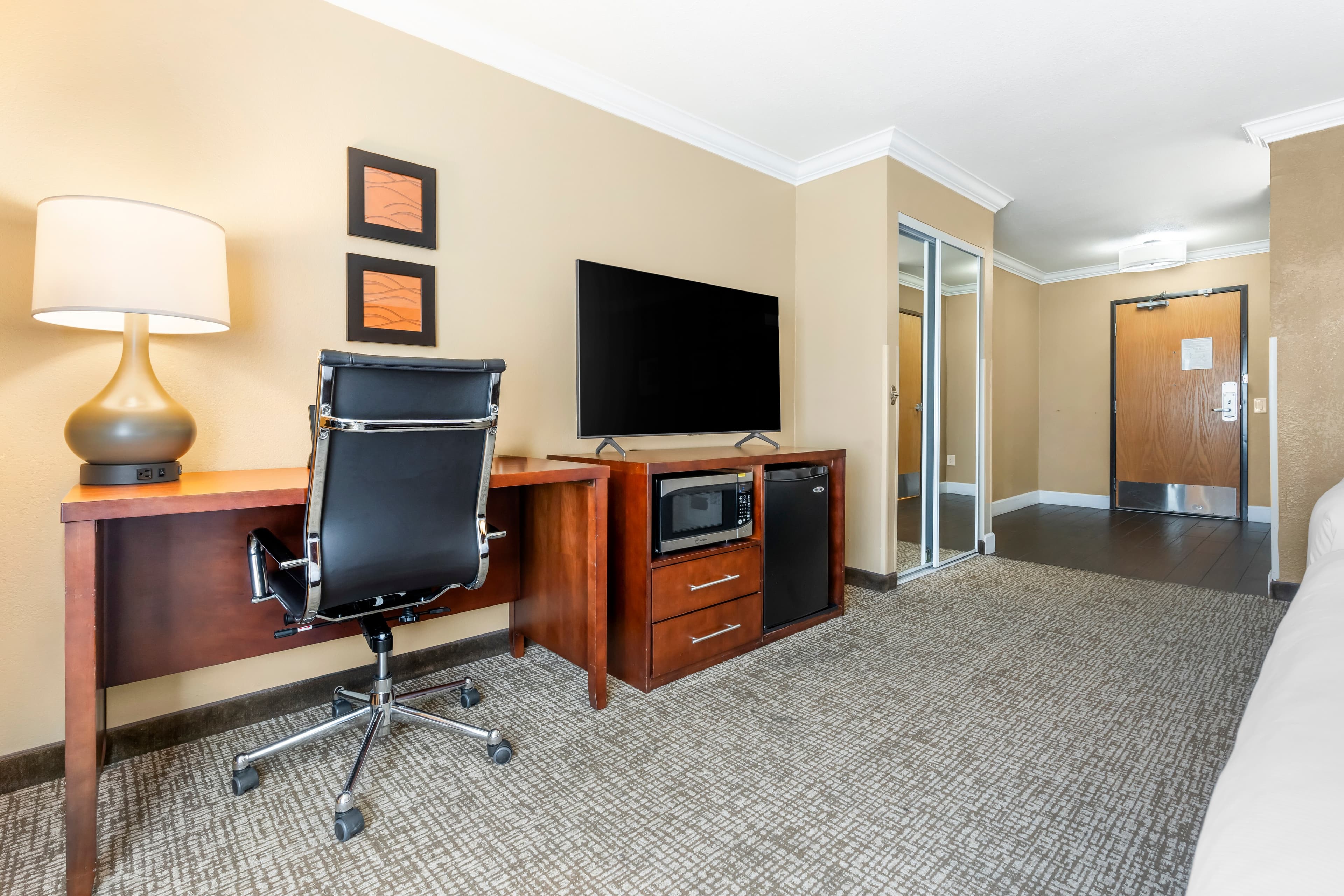 Comfort Inn & Suites Redwood Country - Image 4