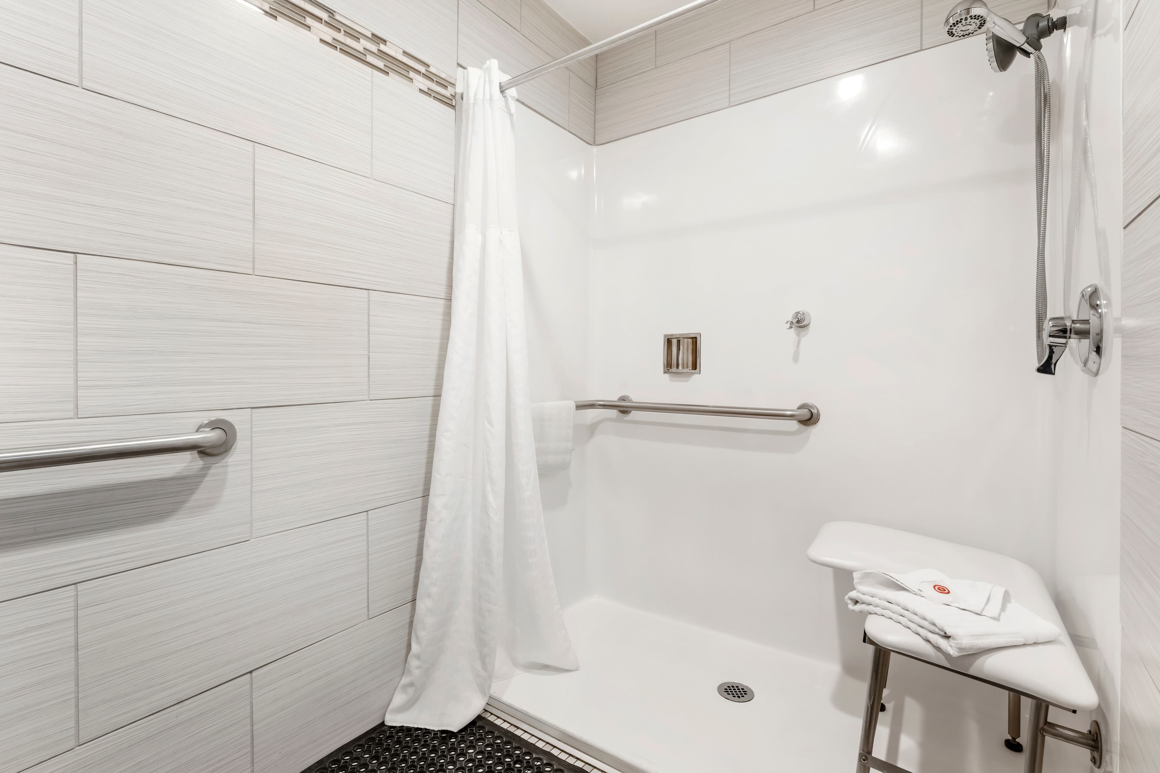 Comfort Inn & Suites Redwood Country - Image 5
