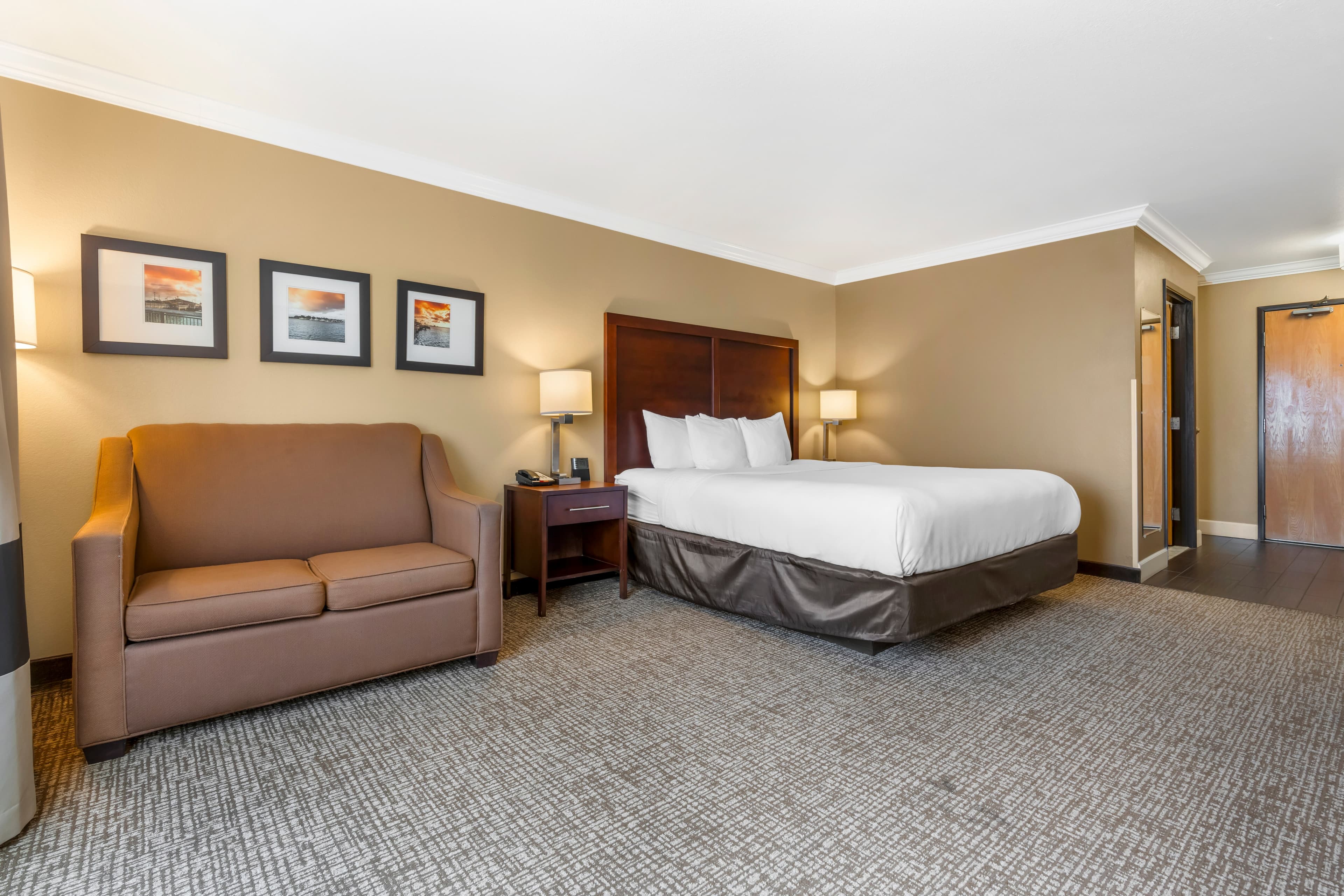 Comfort Inn & Suites Redwood Country — 7