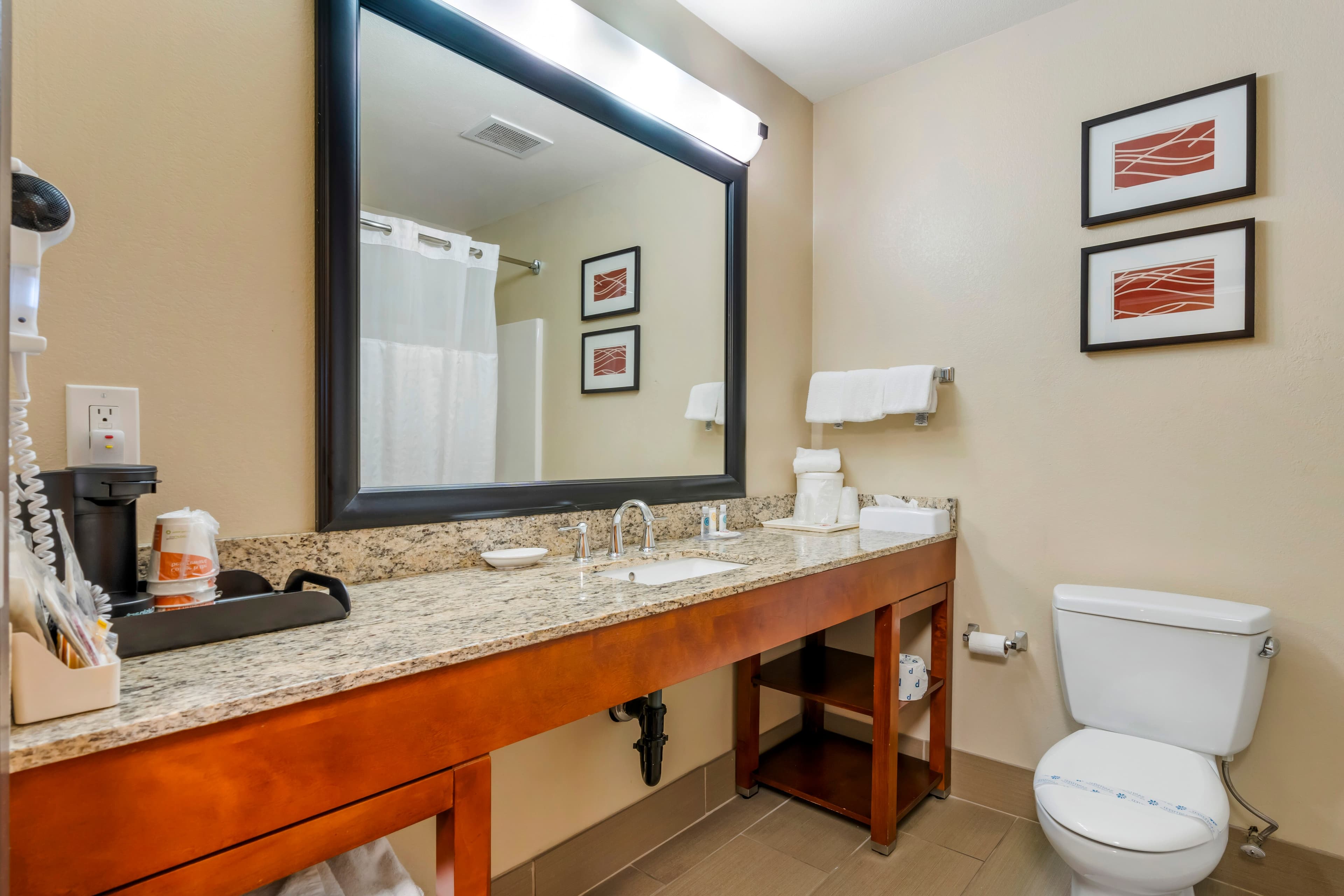 Comfort Inn & Suites Redwood Country — 9