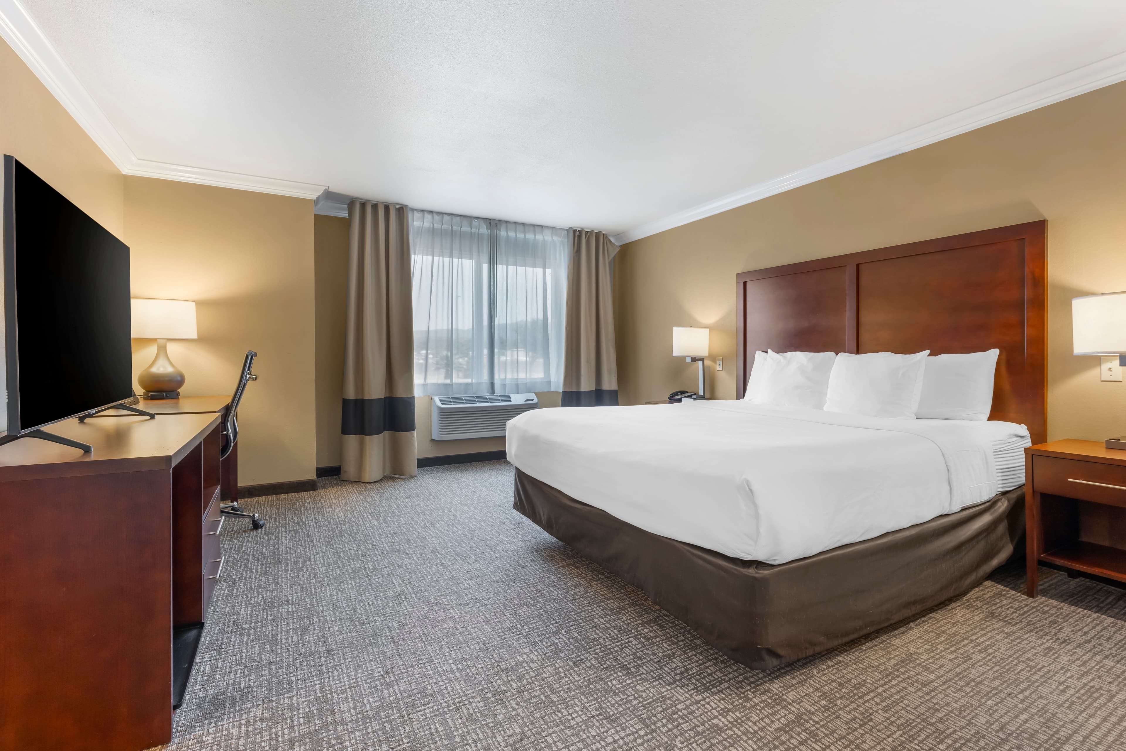 Comfort Inn & Suites Redwood Country — 23