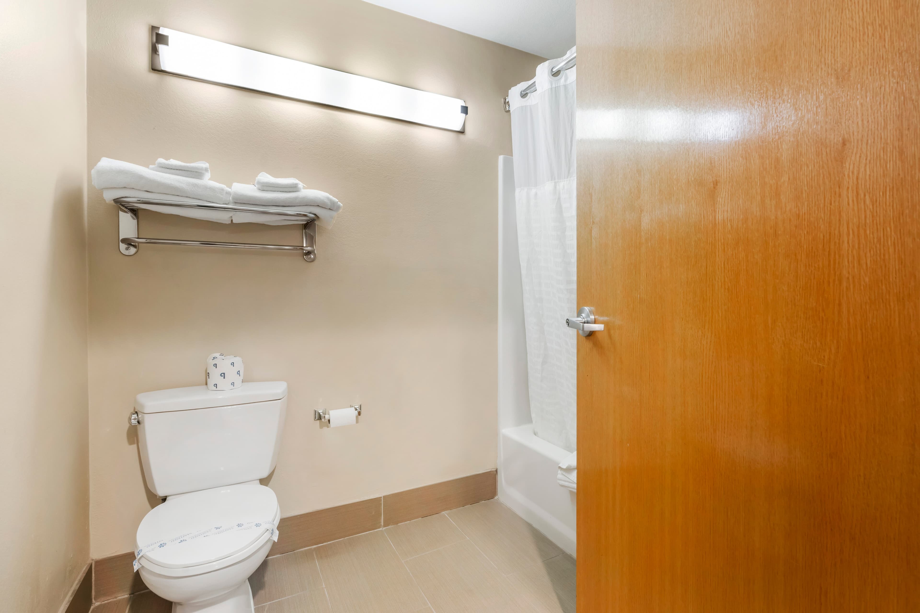 Comfort Inn & Suites Redwood Country — 27