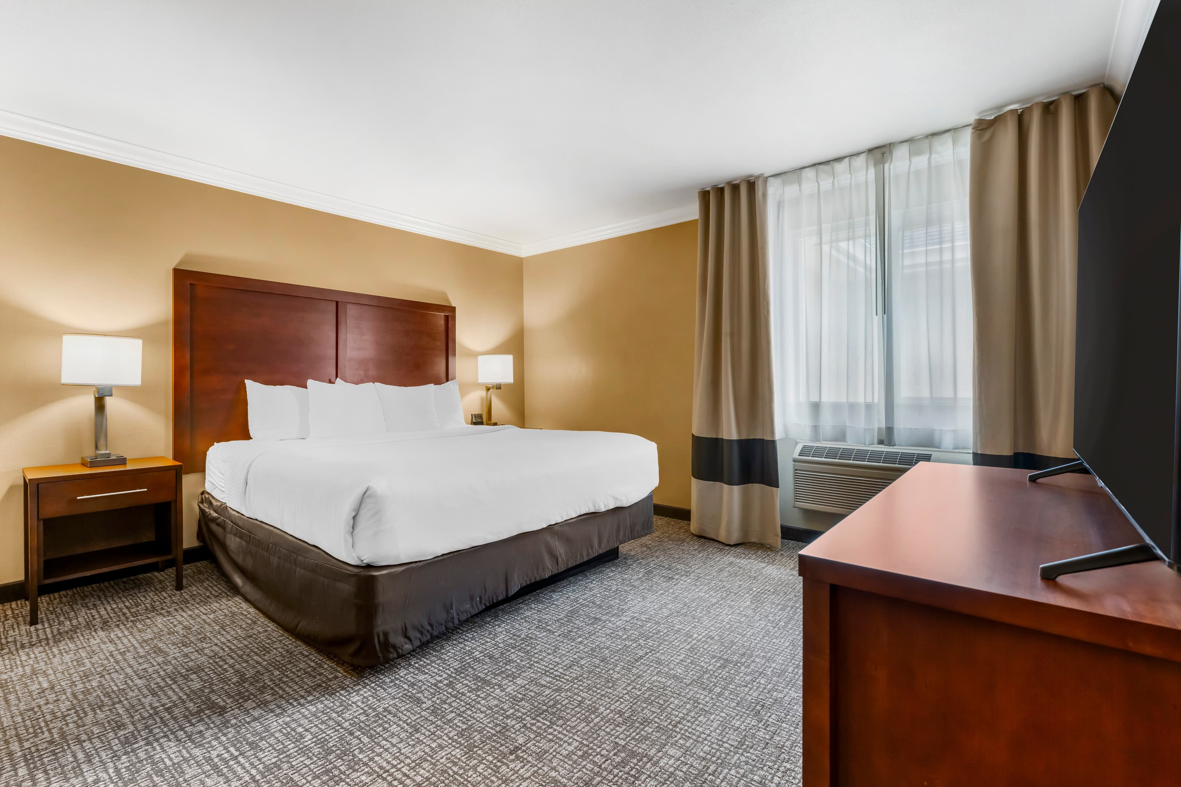 Comfort Inn & Suites Redwood Country — 35