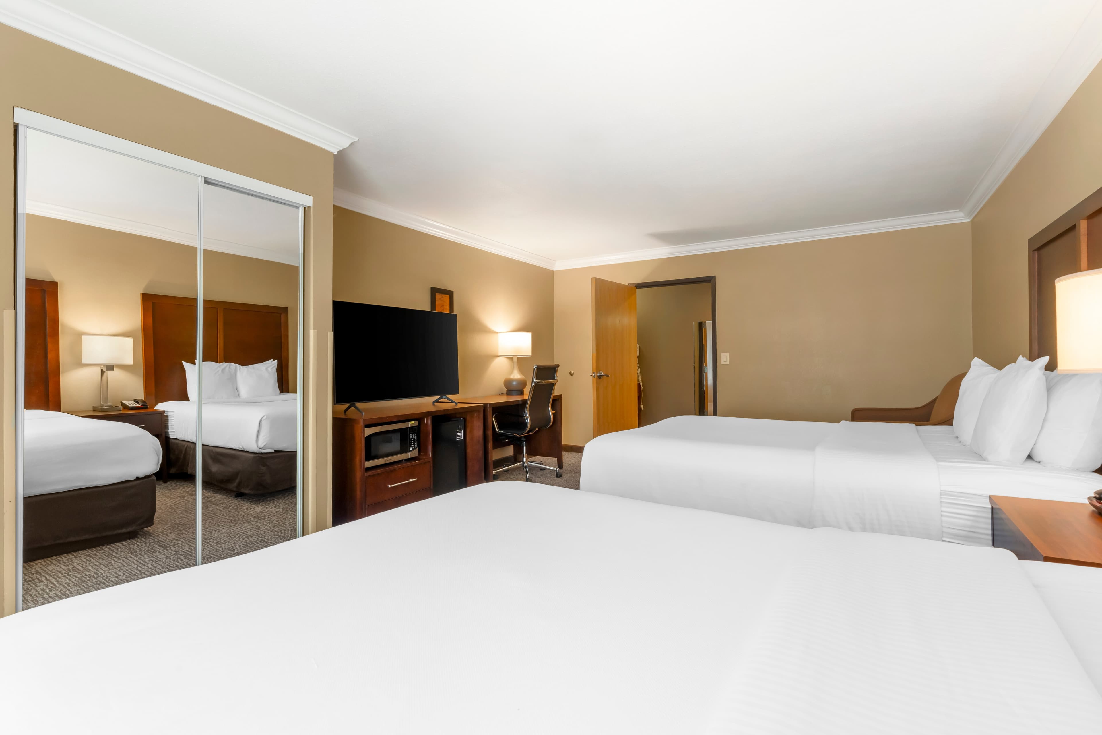 Comfort Inn & Suites Redwood Country — 49