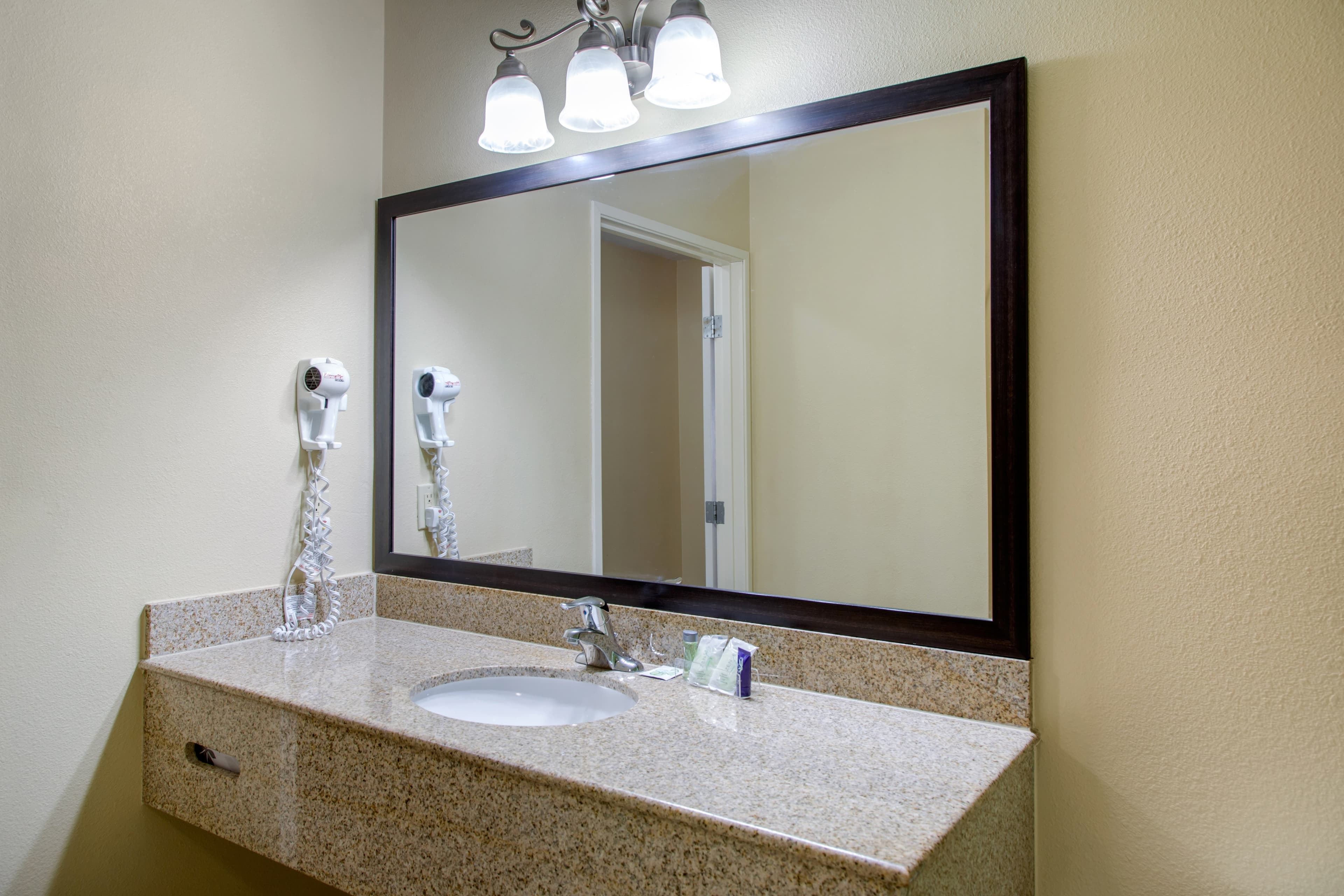 Sleep Inn & Suites Bakersfield North — 16