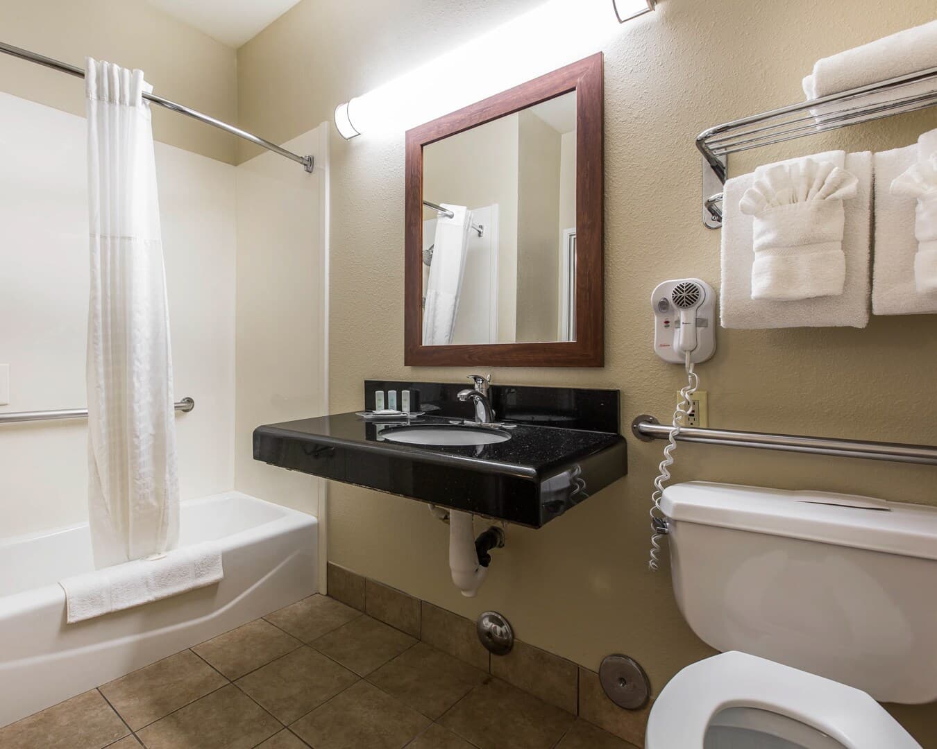 Comfort Suites Bakersfield — 6