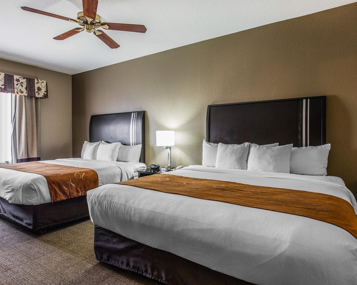 Comfort Suites Bakersfield — 12