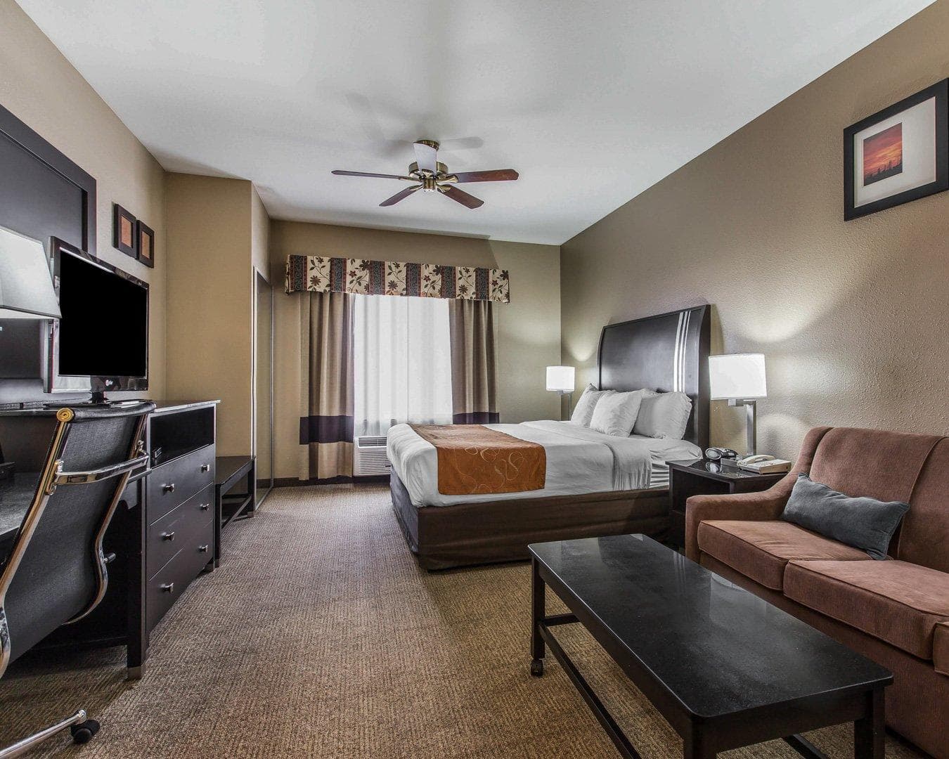 Comfort Suites Bakersfield - Image 2