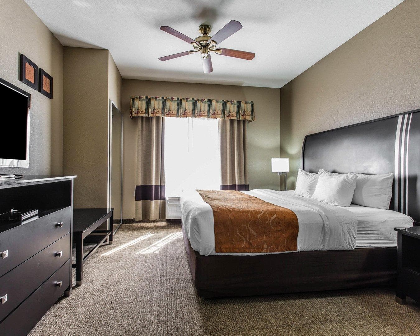 Comfort Suites Bakersfield — 9