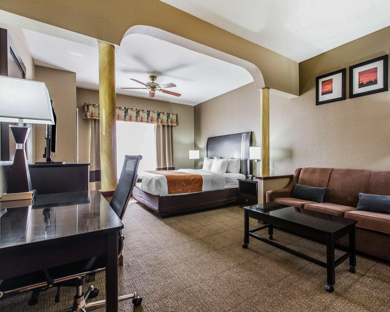Comfort Suites Bakersfield - Image 1